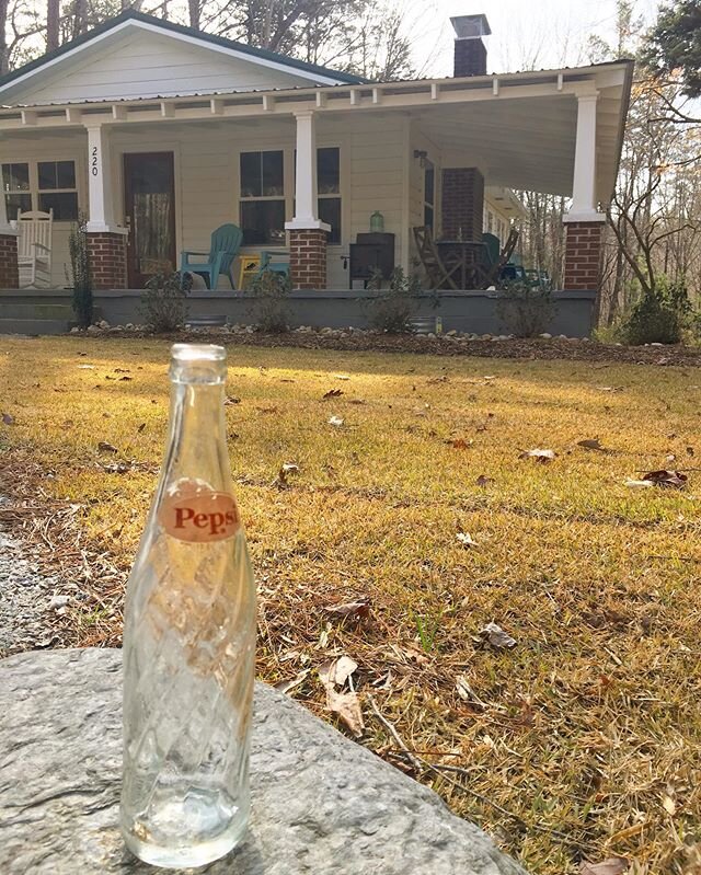 As it turns out, the previous owners were big soda pop fans...we are too from time to time 😉. Who knows what you&rsquo;ll find the next time you stay at the Bungalow?

#jocasseebungalow #vintagepepsi