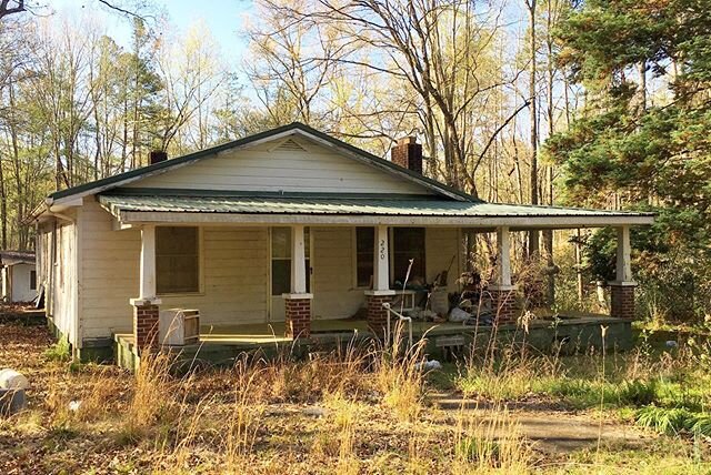 Had a few requests for some &lsquo;Before and After&rsquo; pics of the Bungalow...check it out!

#jocasseebungalow #lakejocassee #escape #unplug #relax