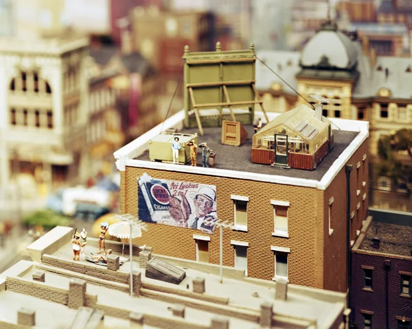 1_MiniatureWorld_Peeking.jpg
