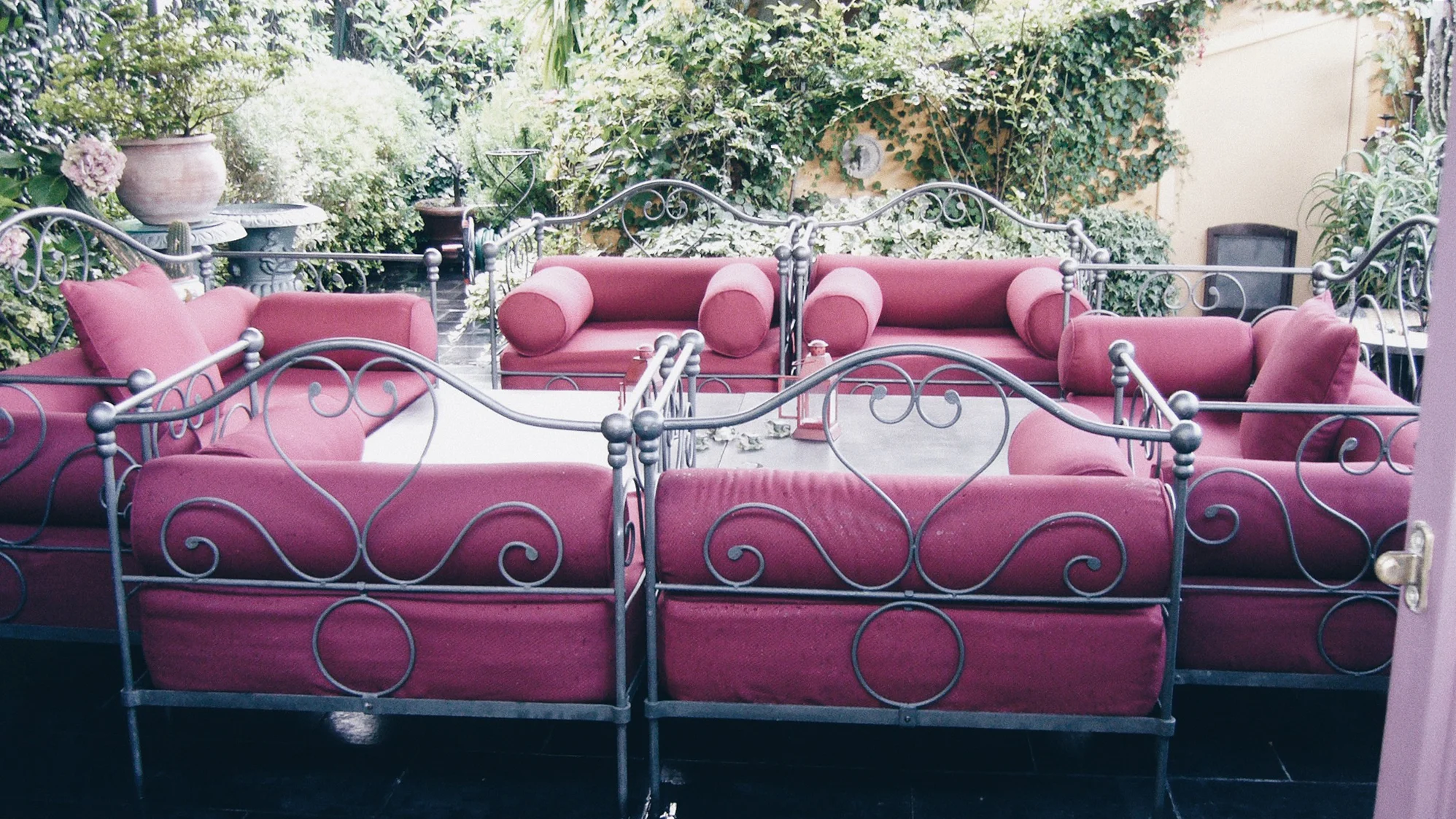 Rivestimento e foderatura di elementi imbottiti di arredo