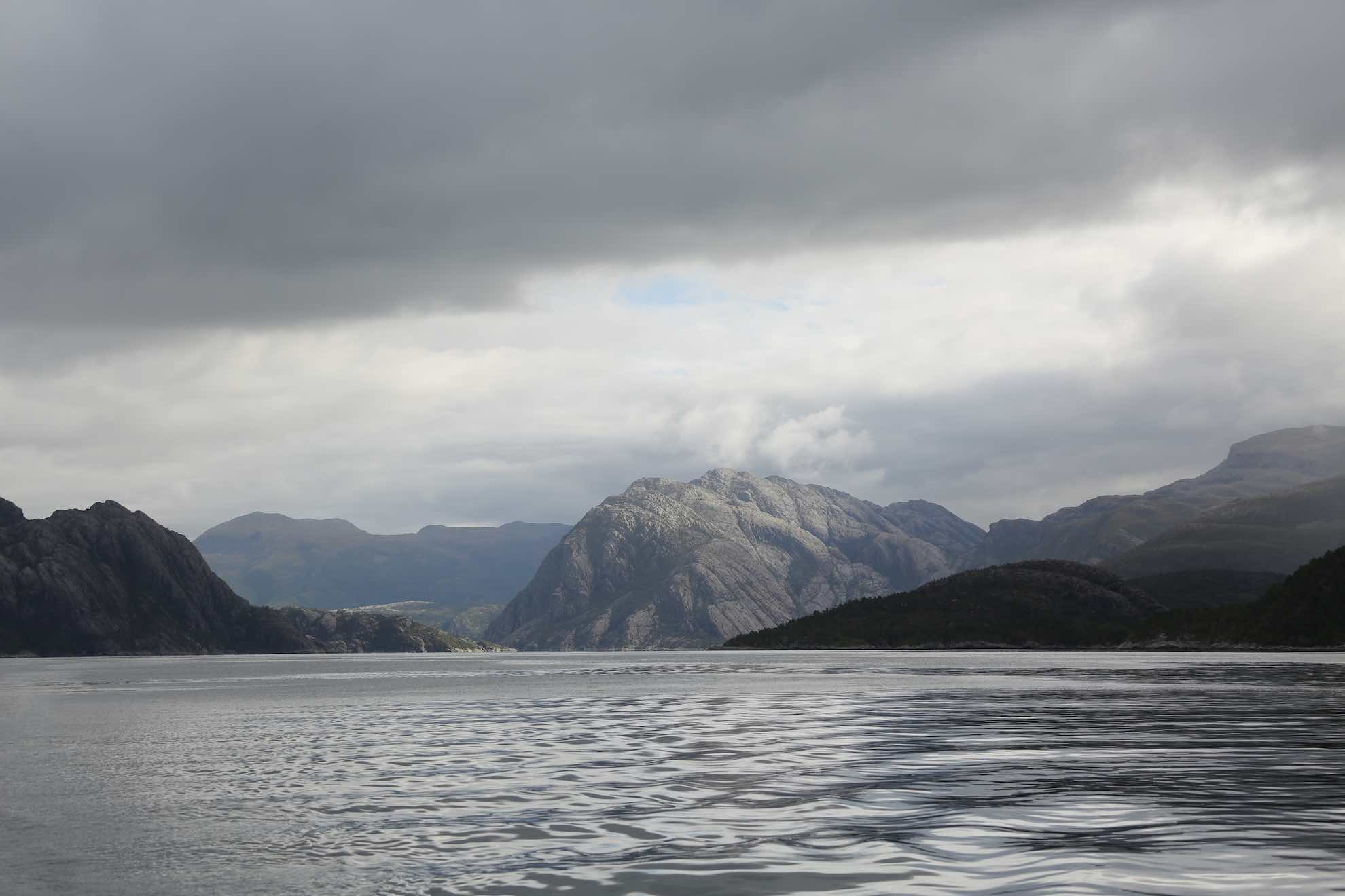 Entlang der felsigen Küste