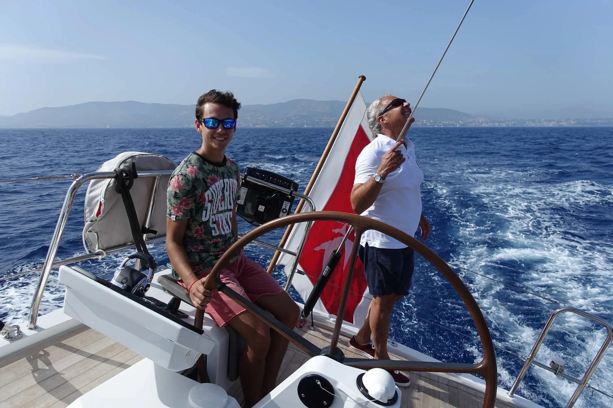 Tagestörn vor Palma mit Familie, Freunden und Segelprofis