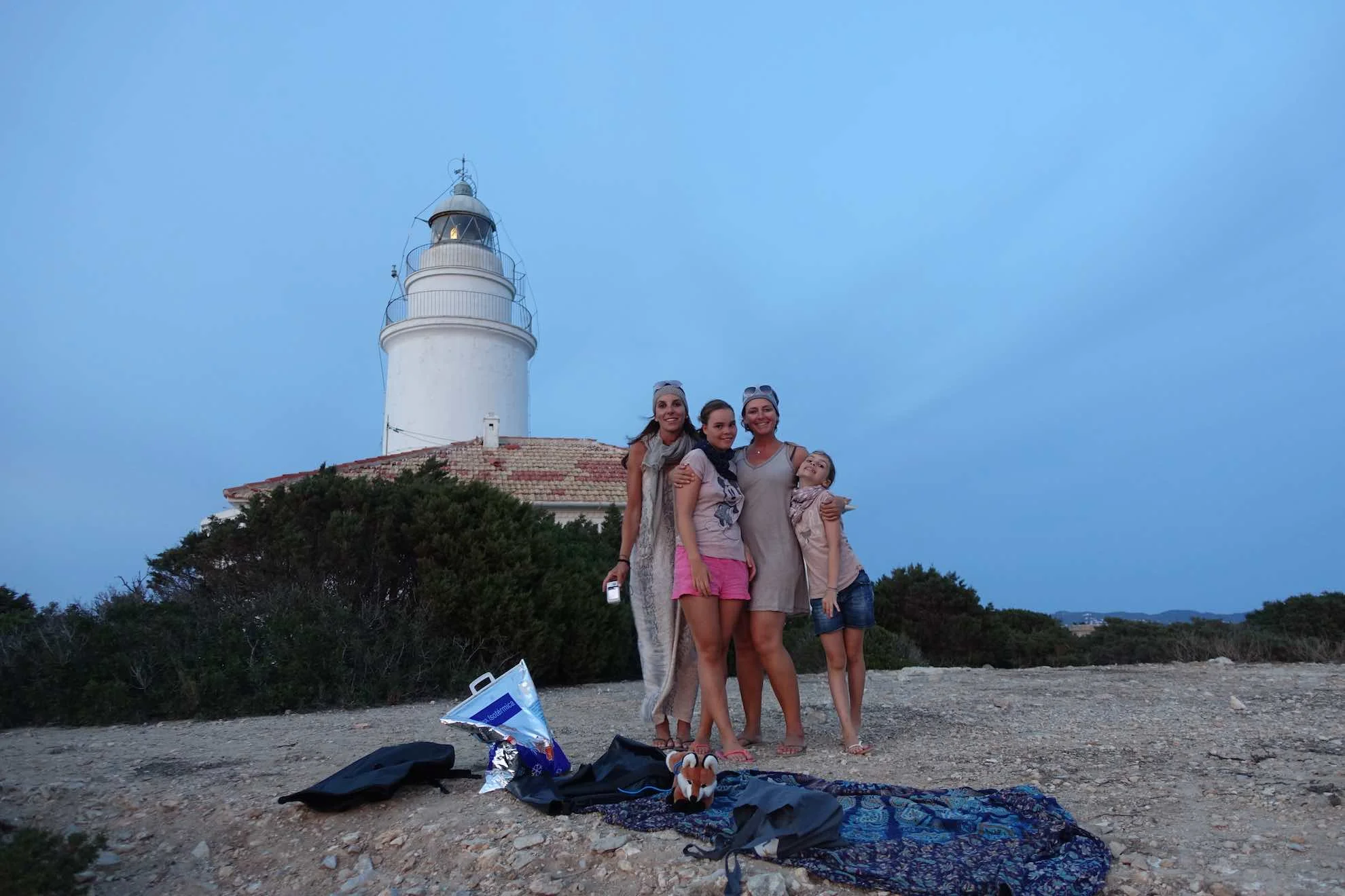 Einsame Insel bei Ibiza, mit Picknick am Leuchtturm