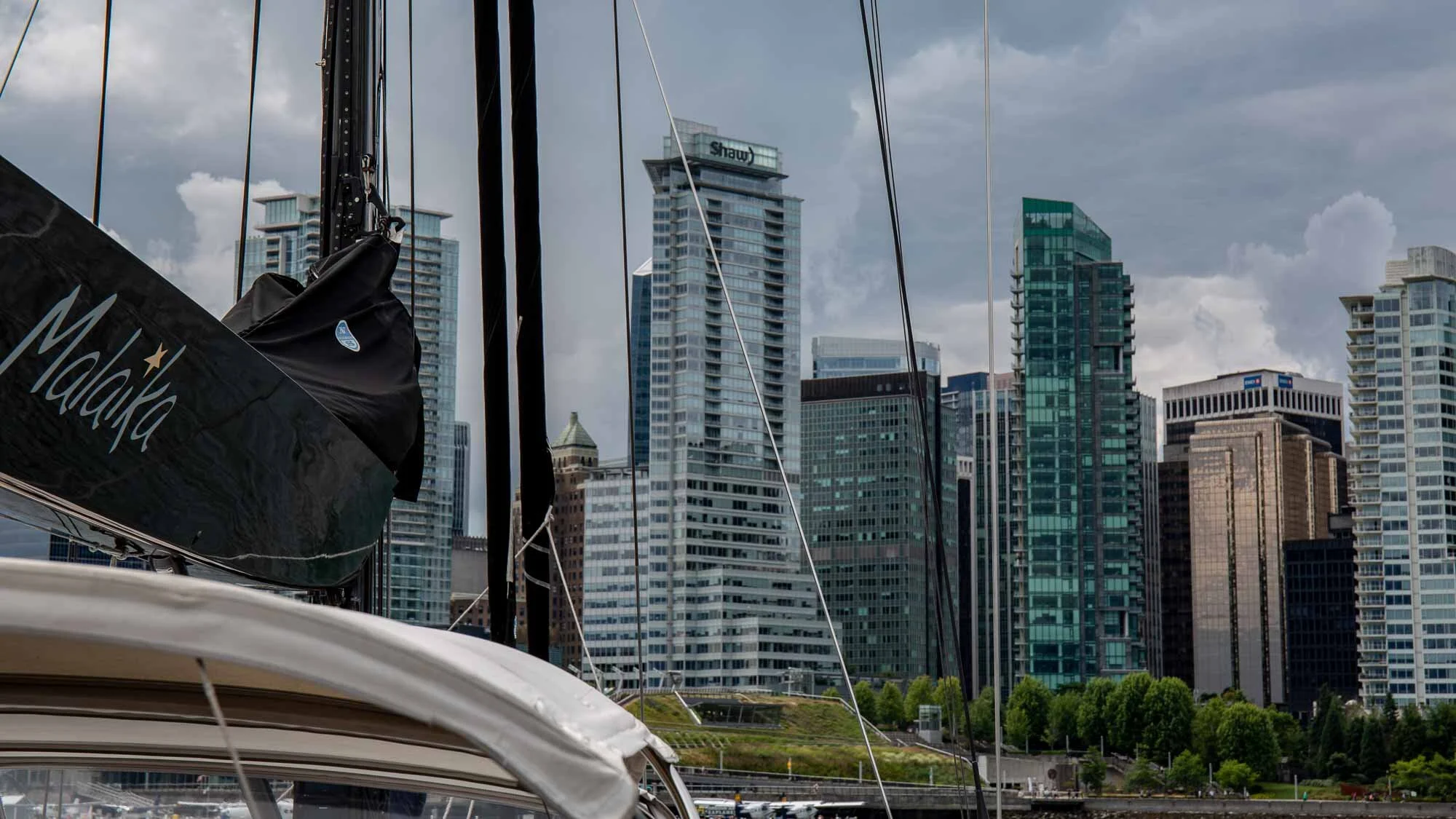 Schillernde Skyline und unverbauter Horizont