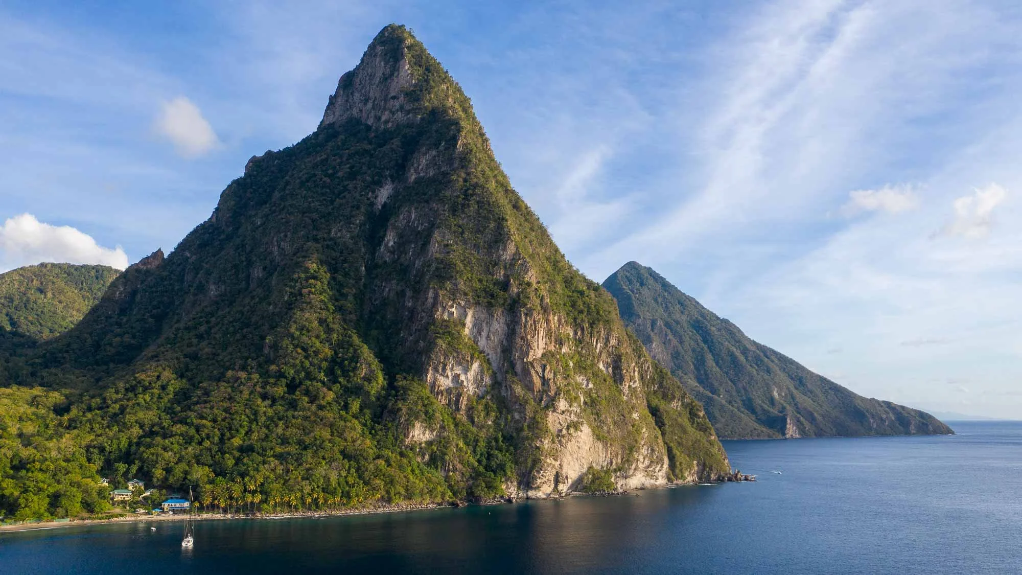 Am Fuße der Zwillingsfelsen