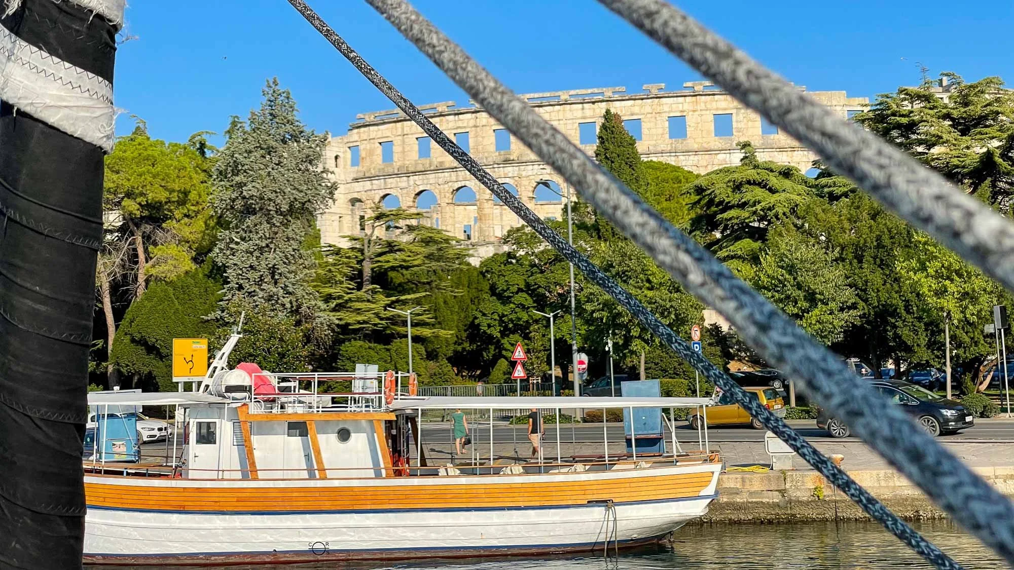 Mit dem Schiff zum Theater