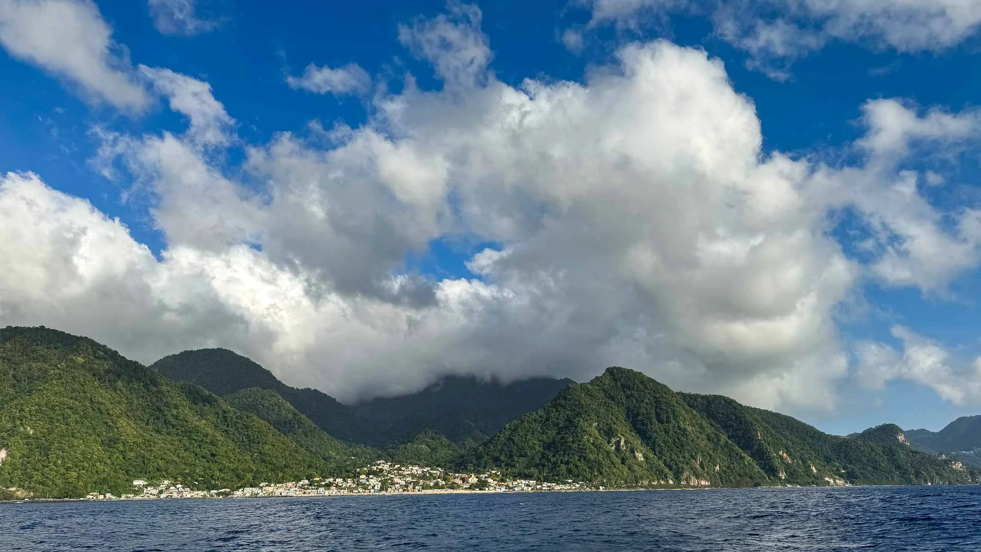 Leuchtende Blau- und Grüntöne