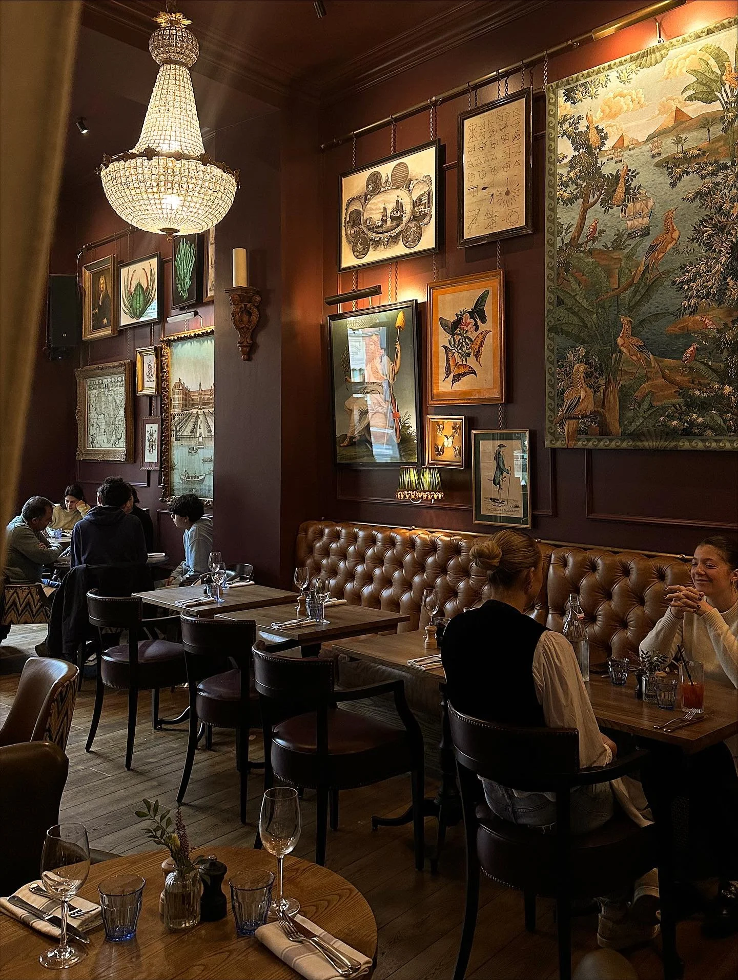 Beautiful details from the newly opened @thetrafalgarchelsea ✨👏🏼 Congratulations to the team on opening week! 

#thetrafalgar #chelsea #publichouse #trafalgar