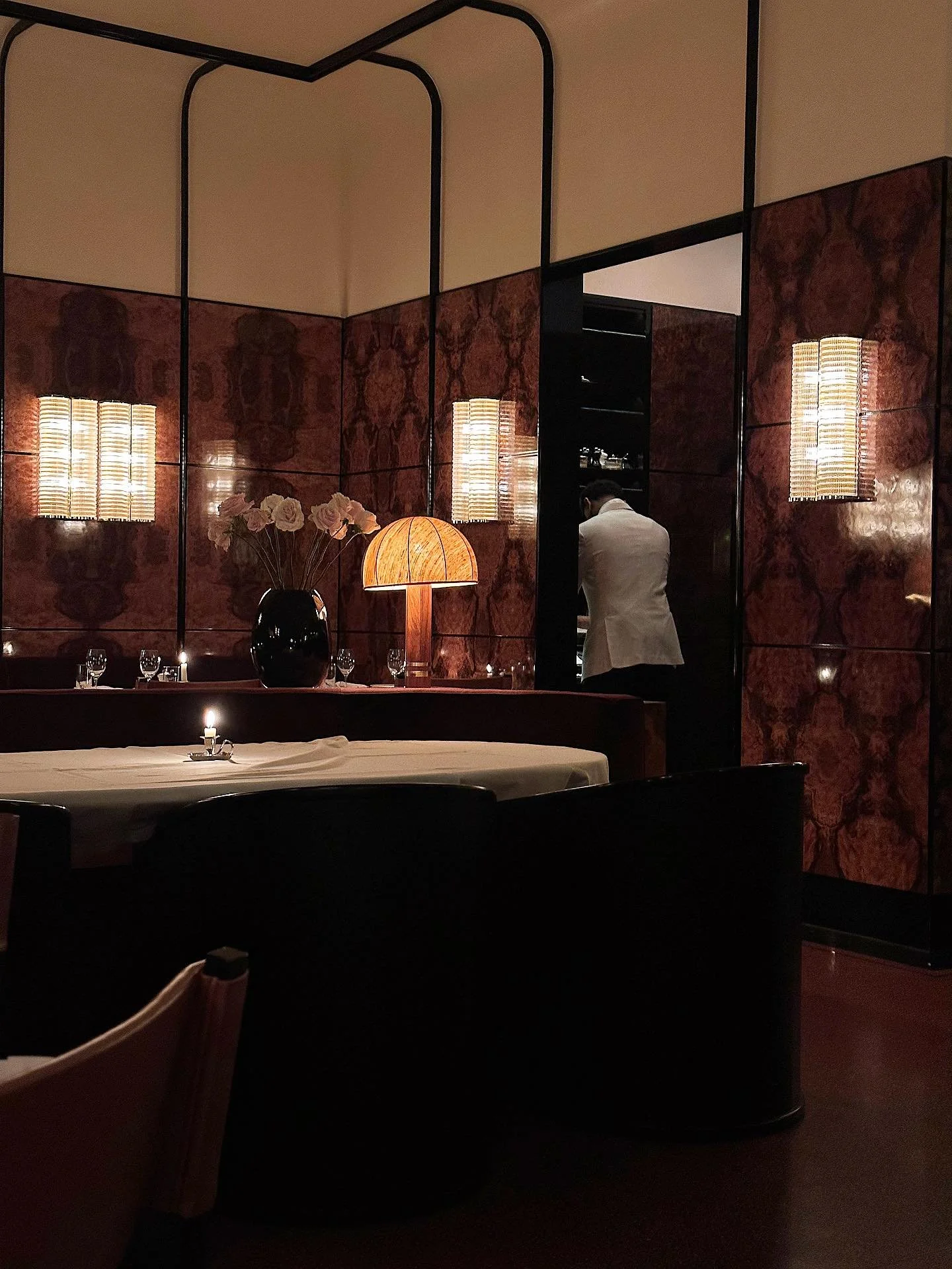 The new @martinoslondon in Sloane Square 📍🍝
Delicious Italian flavours paired with a beautifully low-lit ambiance ✨

@martinoslondon