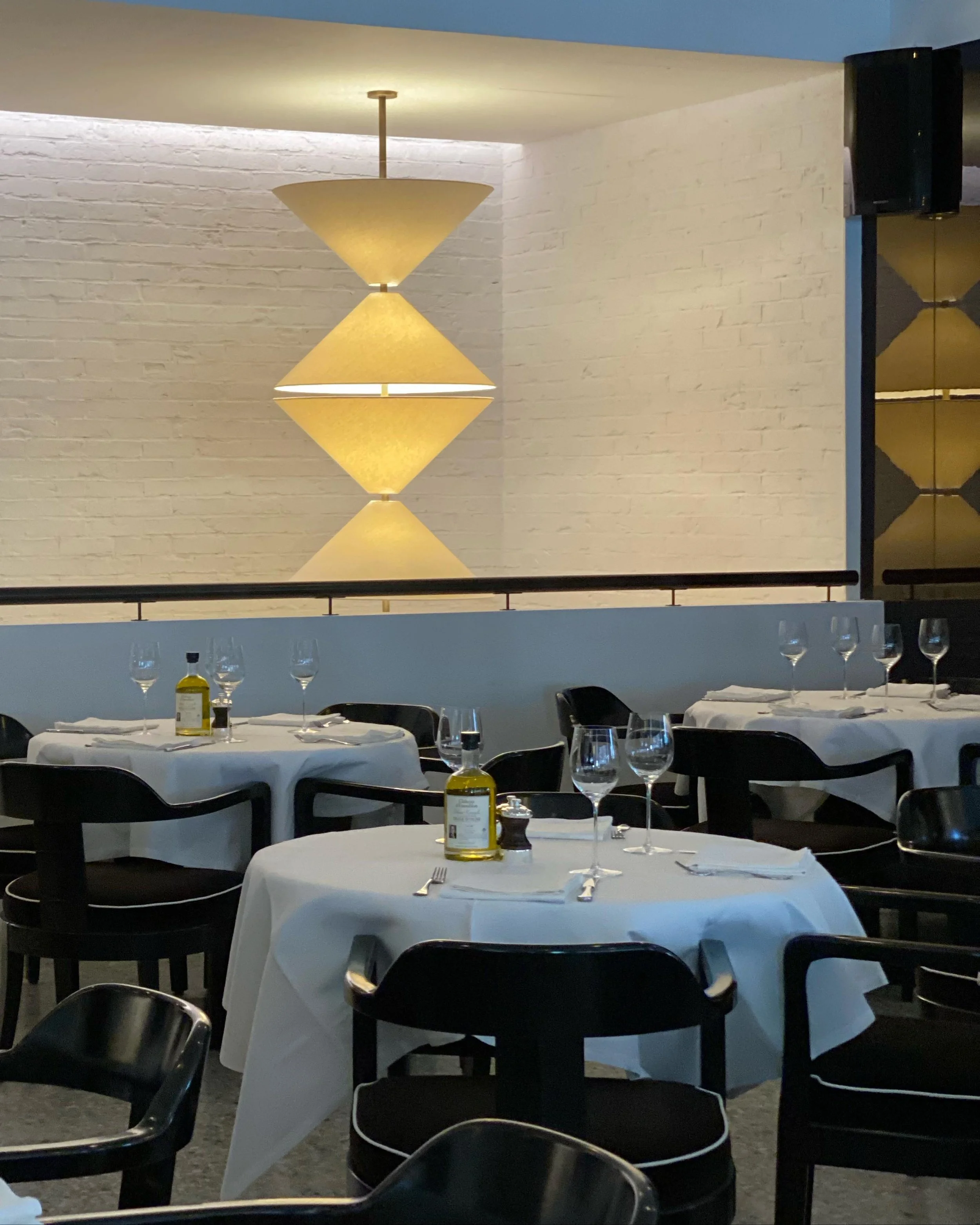 Tucked away in the heart of Mayfair, @mrnicemayfair captures everything we love most: beautiful interiors, inviting ambiance, and the unmistakable spirit of French hospitality. ✨

#mayfair #mrnice #londonrestaurant #londonrestaurants #londonfood