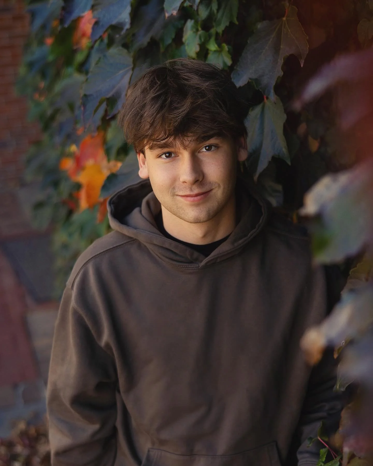 Beautiful fall day with Ian and his fam. 🍁#seniorphotos