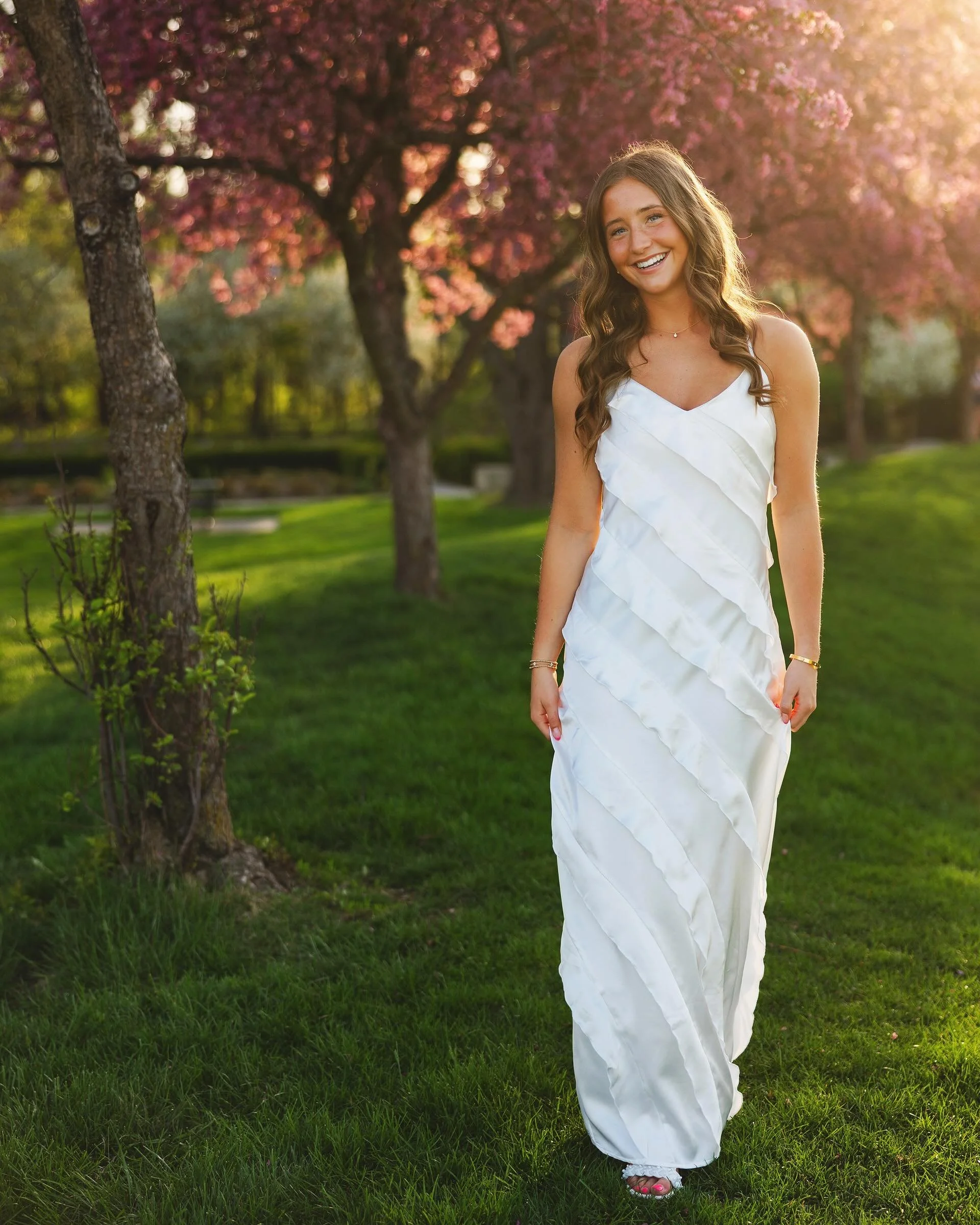 @elleriegalles is officially a senior! Enjoyed the perfect spring evening! 🌸 Happy June 1st and a beautiful start to the class of 2027 season!