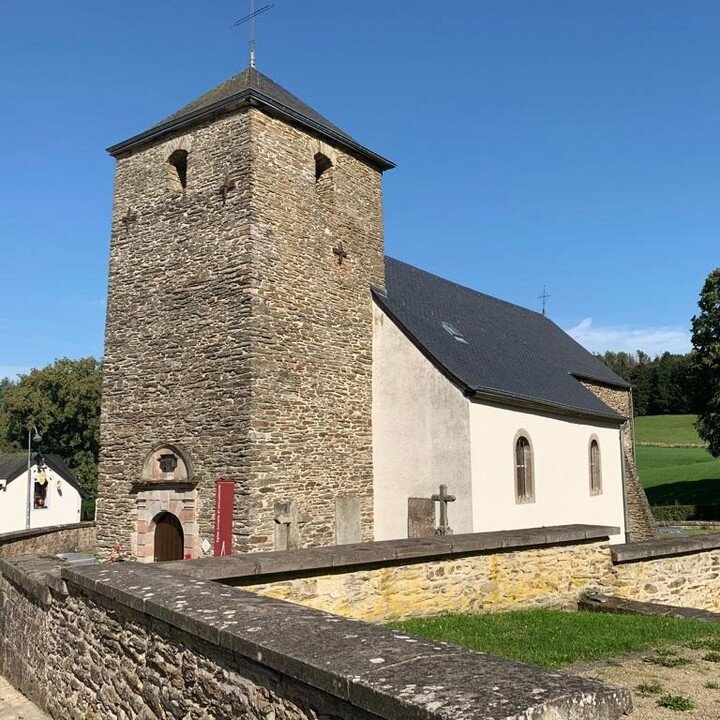 Rindschleiden ist das kleinste Dorf Luxemburgs, es hat n&auml;mlich gar keine Einwohner. Dennoch gibt es hier viel zu sehen, zu entdecken, und zu genie&szlig;en zwischen Museum, Restaurant, Wanderwegen und Kirche. Die Kirche, ein nationales Denkmal, 