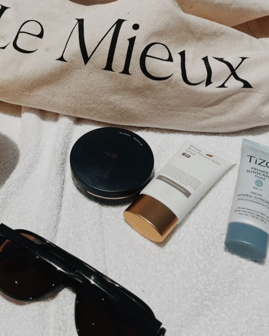 Your pre-weekend friendly reminder to check the UV index and reapply your sunscreen 🧴🤍 - your skin and #SKINMPLS aesthetician will thank you 😉.