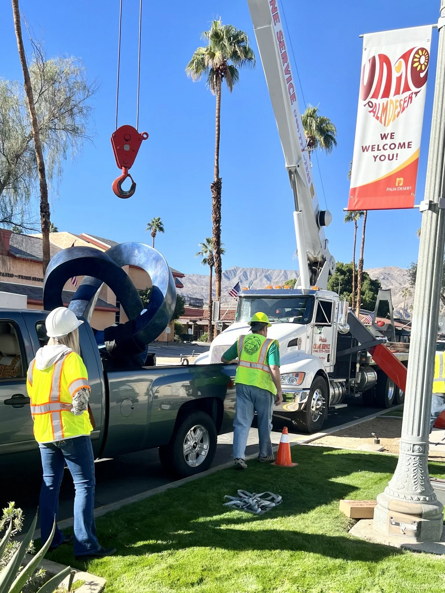  T Barny gettting ready to have the crane hoist CIRCO X 