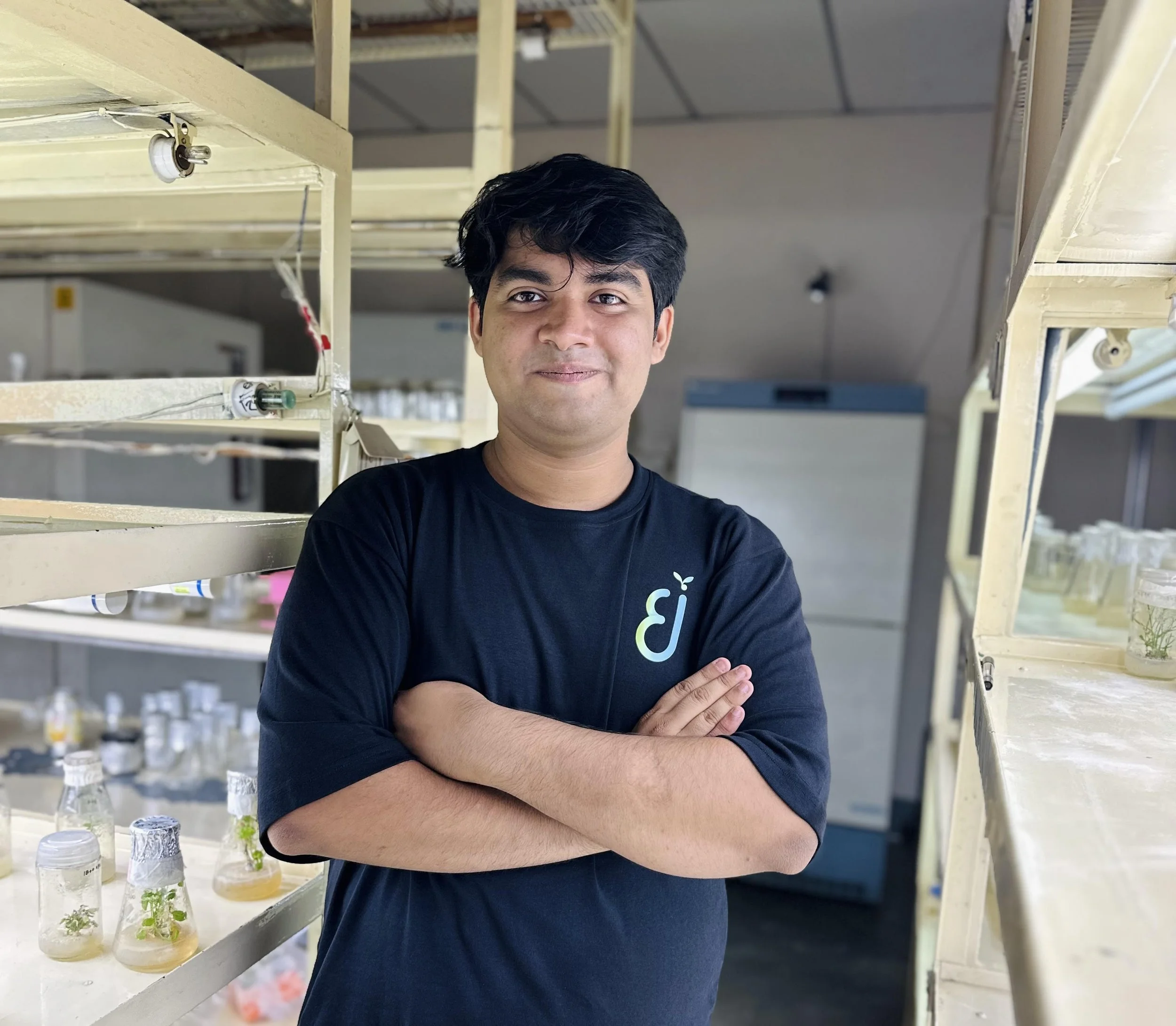Starting Without a System: Talha Zubair’s Journey into Synthetic Biology