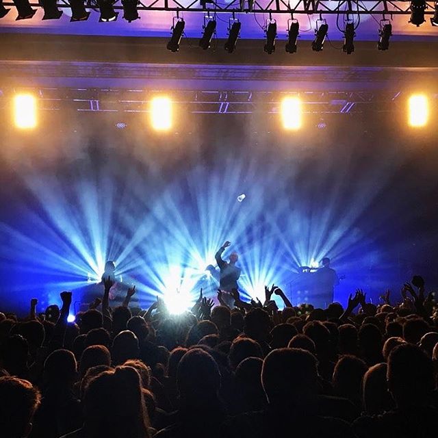 Lighting Designer @ollysuckling out with The Twang at Birmingham Academy last night. Olly created impressive looks with a relatively small floor package of @robelighting Mega Pointes &amp; Spikies provided by us. #robelighting #lightingdesign #lighti