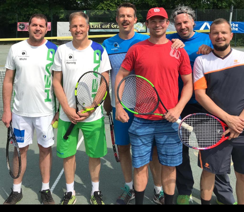 Die Jungs vom TC Brand mit Coach Jürgen