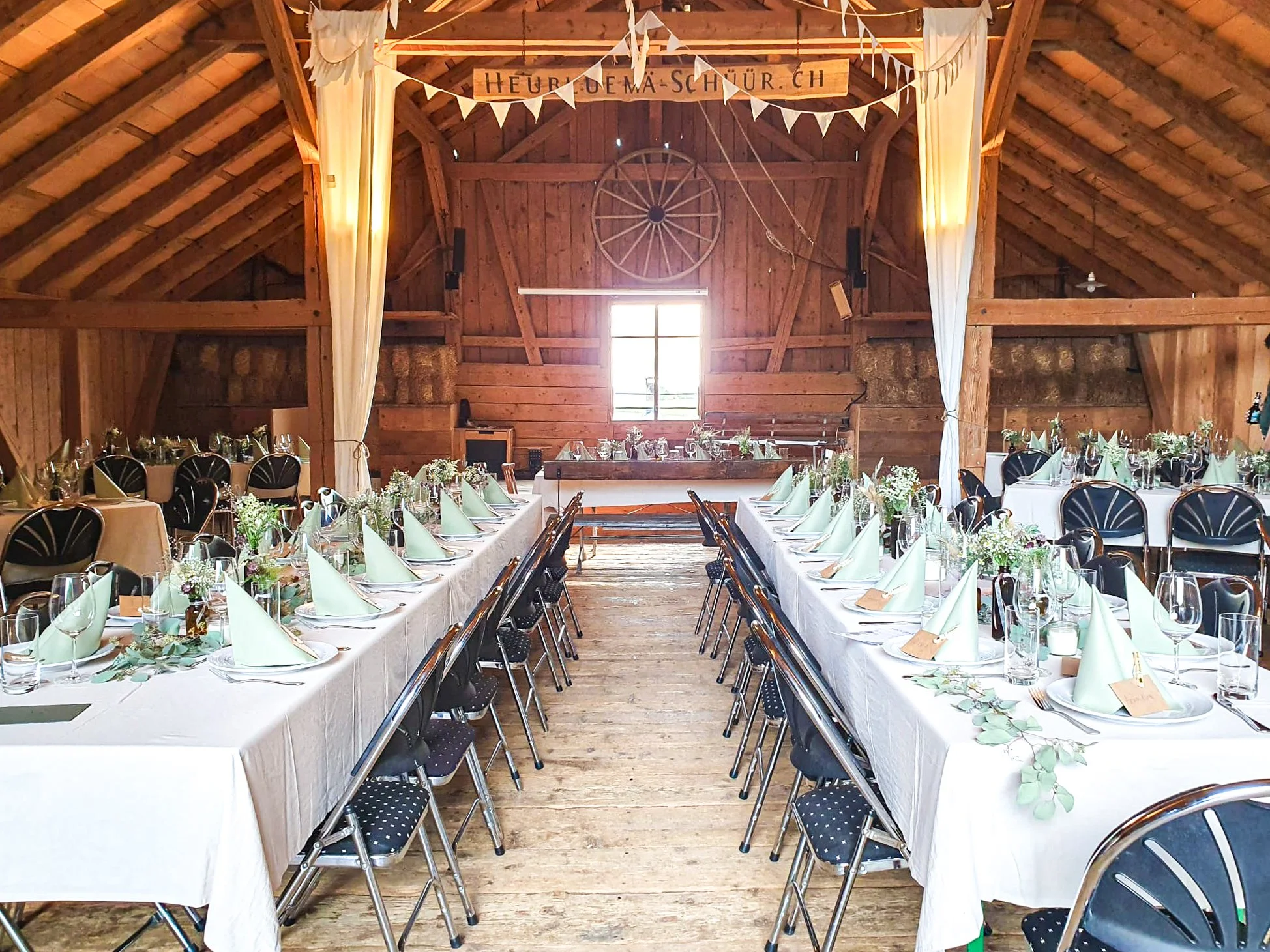 Barn Wedding Decor