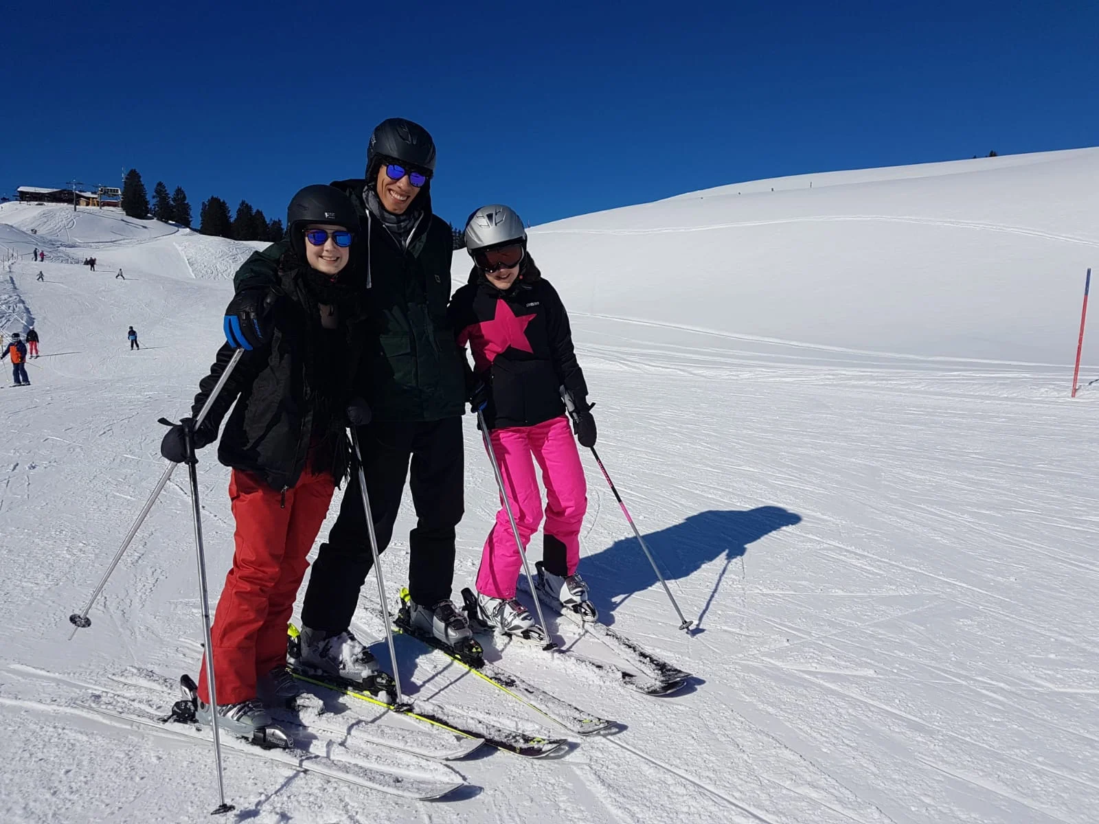 The American is skiing! - Der Amerikaner auf den Skis!