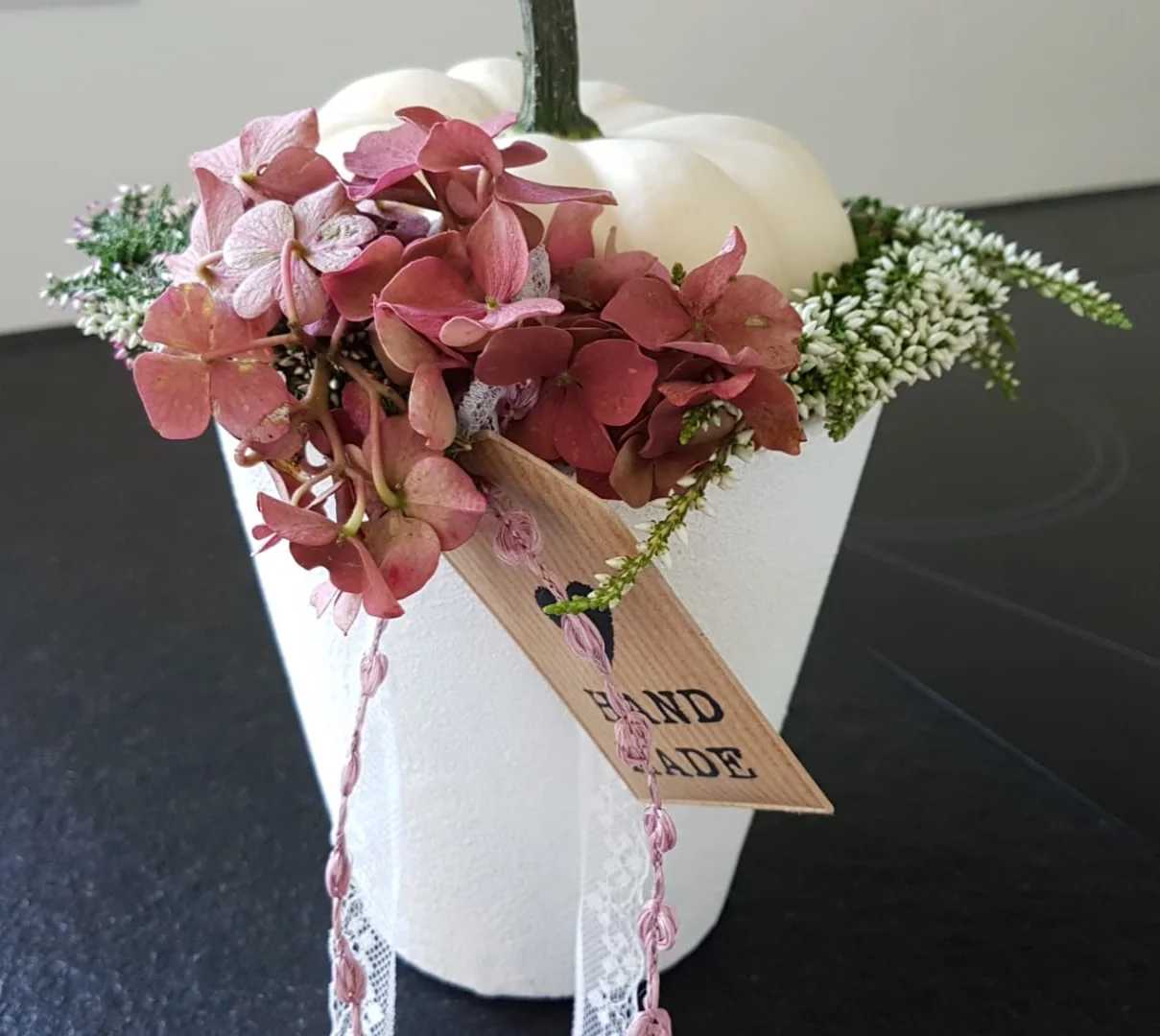 Rosa-weiße Dekoidee für den Herbst