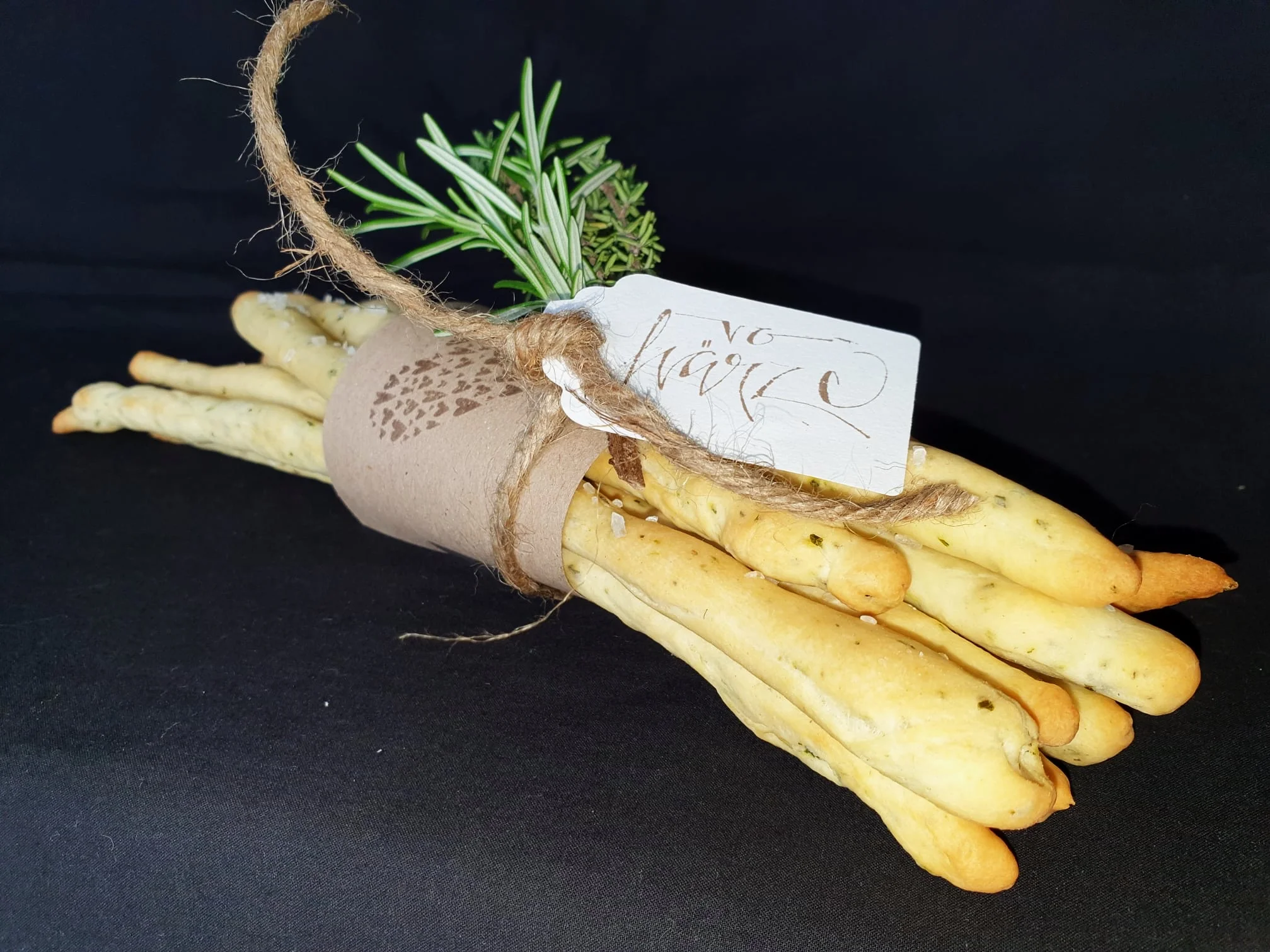 How to Make Crunchy Herb Grissini