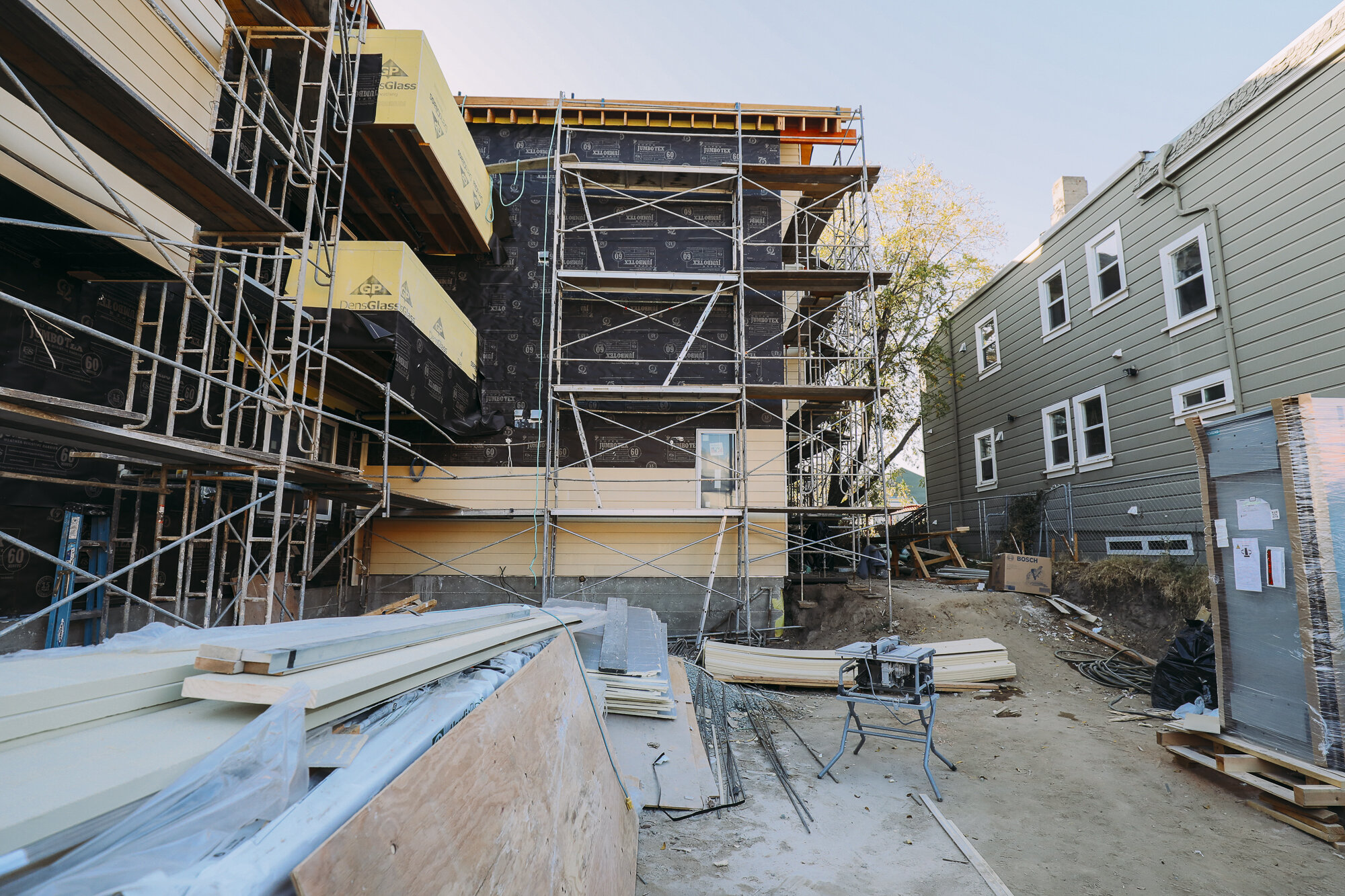 111019-20_18thLinden_DuringConstruction.jpg