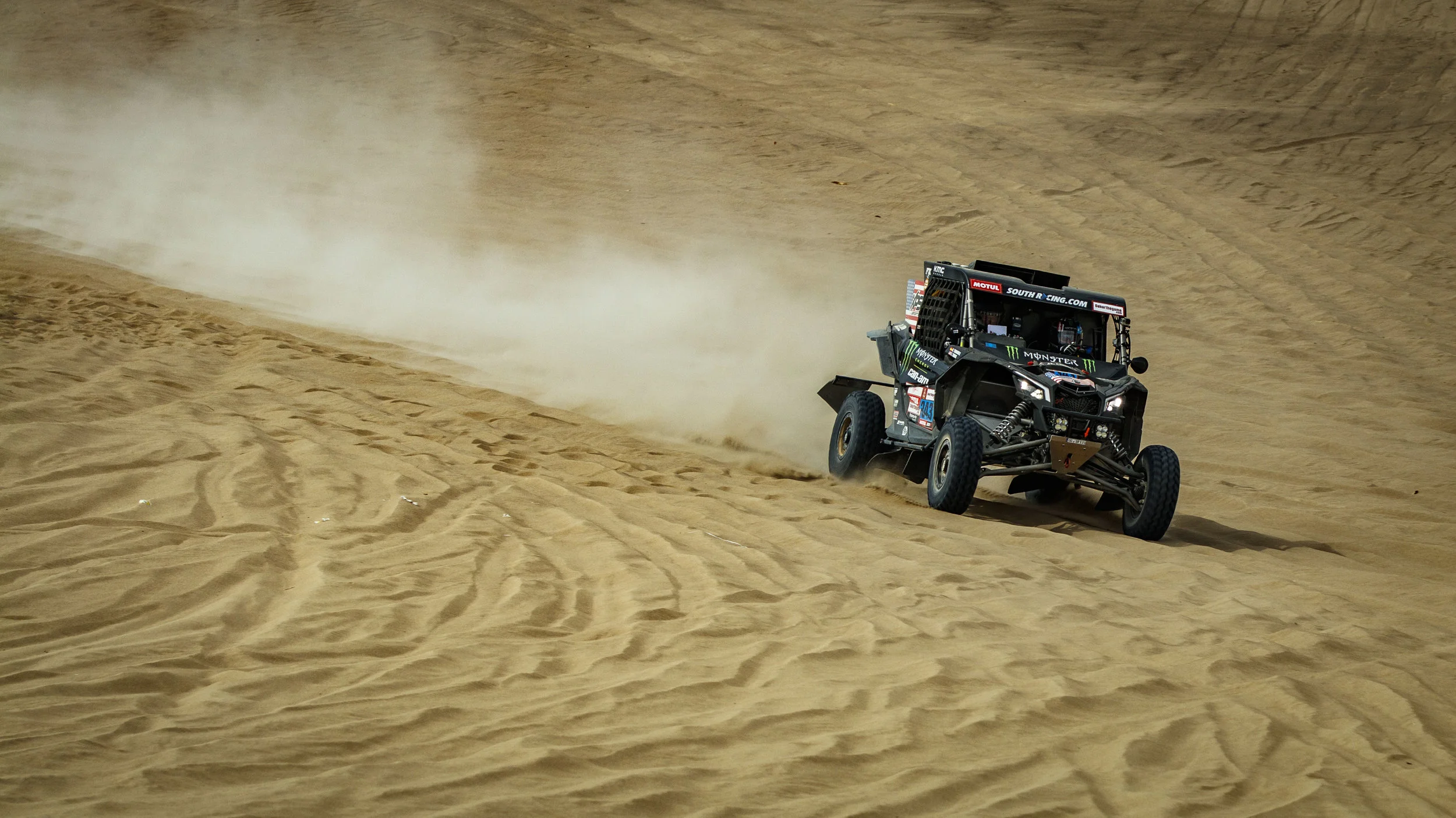 CaseyCurrie_Dakar_PiscoPeru_Stage1_CanAm_16X9_008.jpg