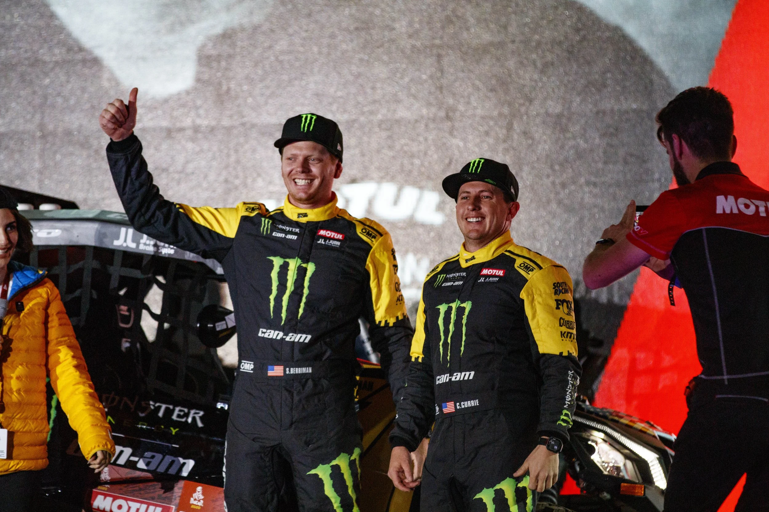 1_4_CaseyCurrie_Dakar2020_Podium_JeddahSaudiArabia_FullSize_010.jpg