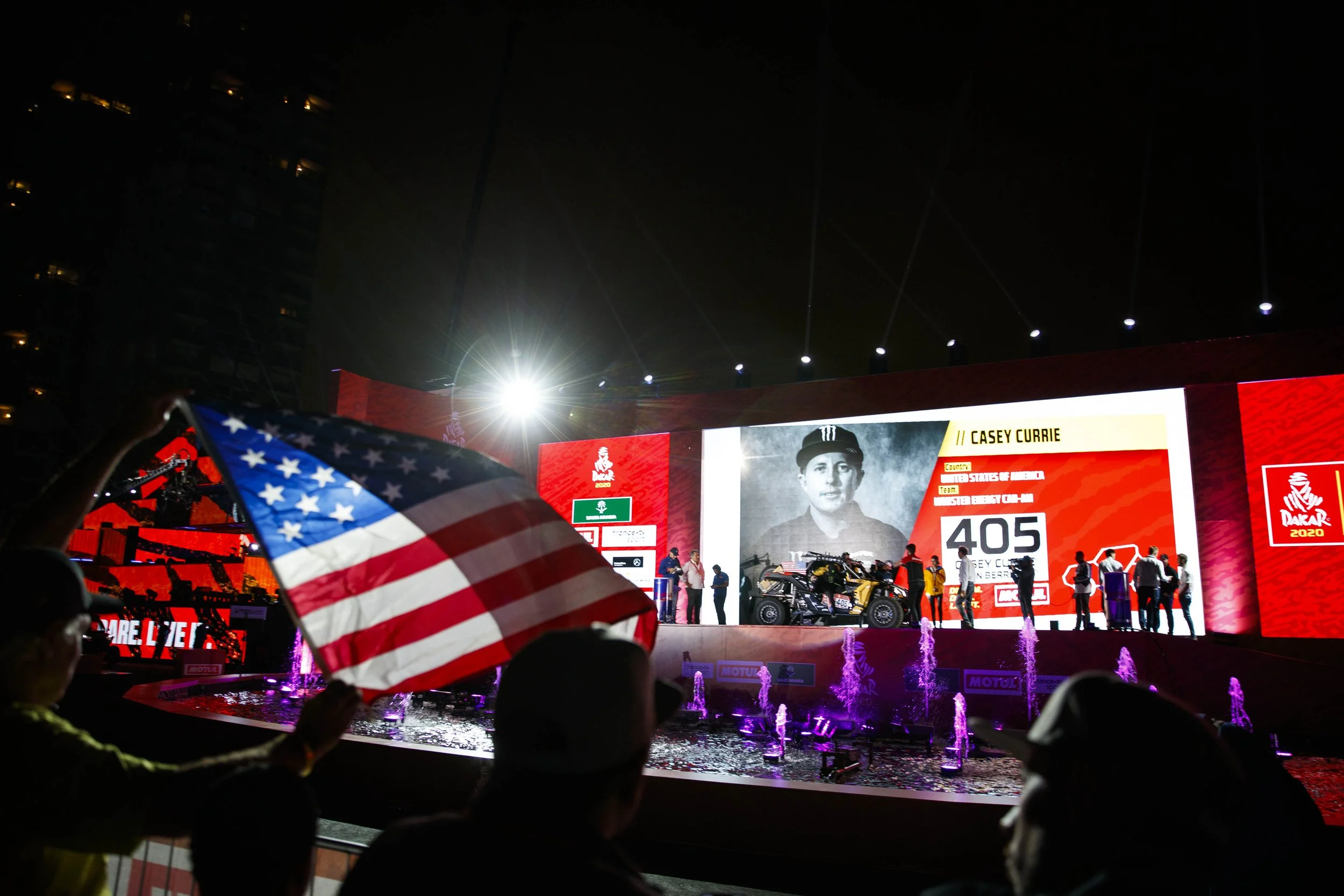 1_4_CaseyCurrie_Dakar2020_Podium_JeddahSaudiArabia_FullSize_011.jpg