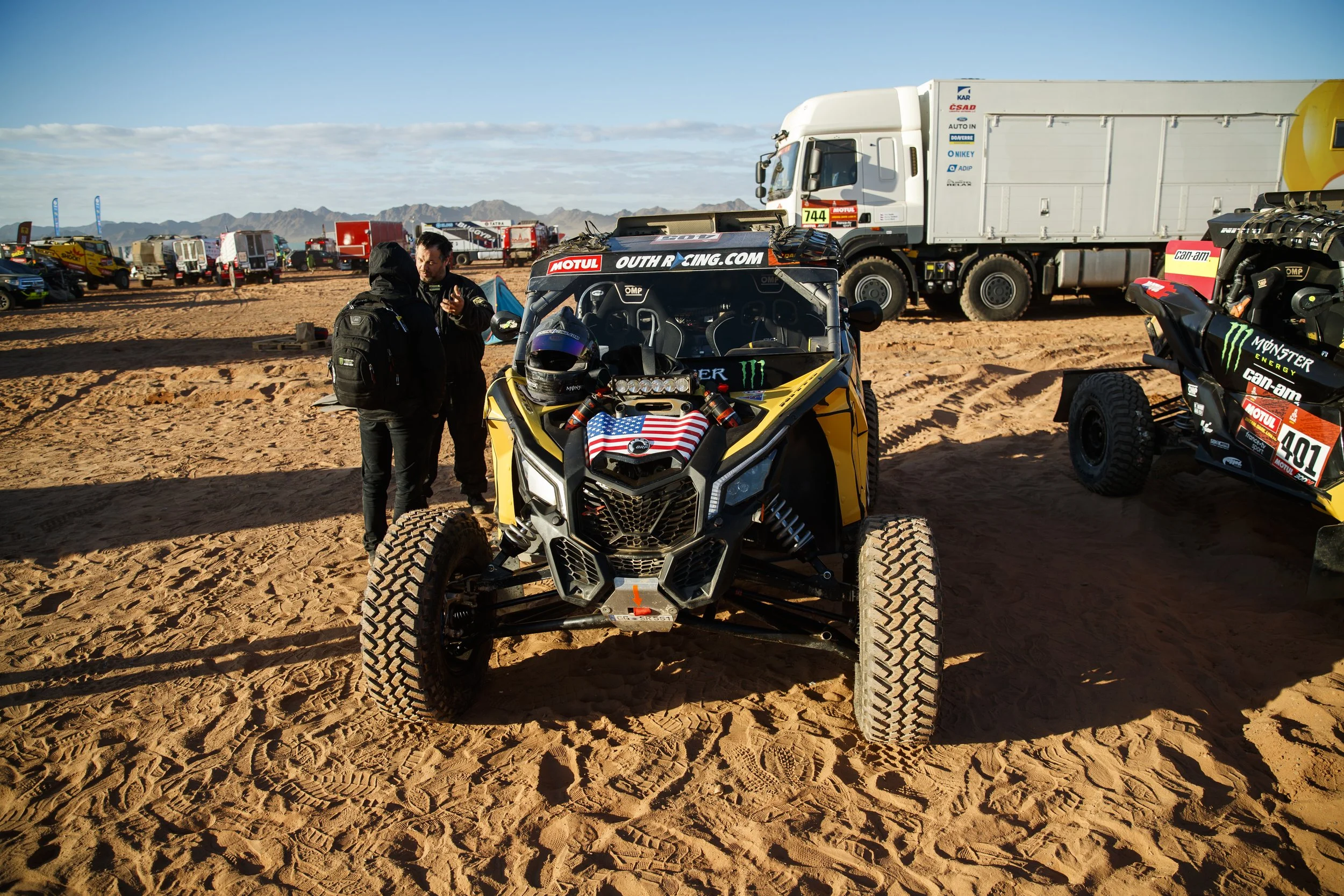1_9_CaseyCurrie_Dakar2020_Stage5_AlUlatoHail_FullSize_004.jpg