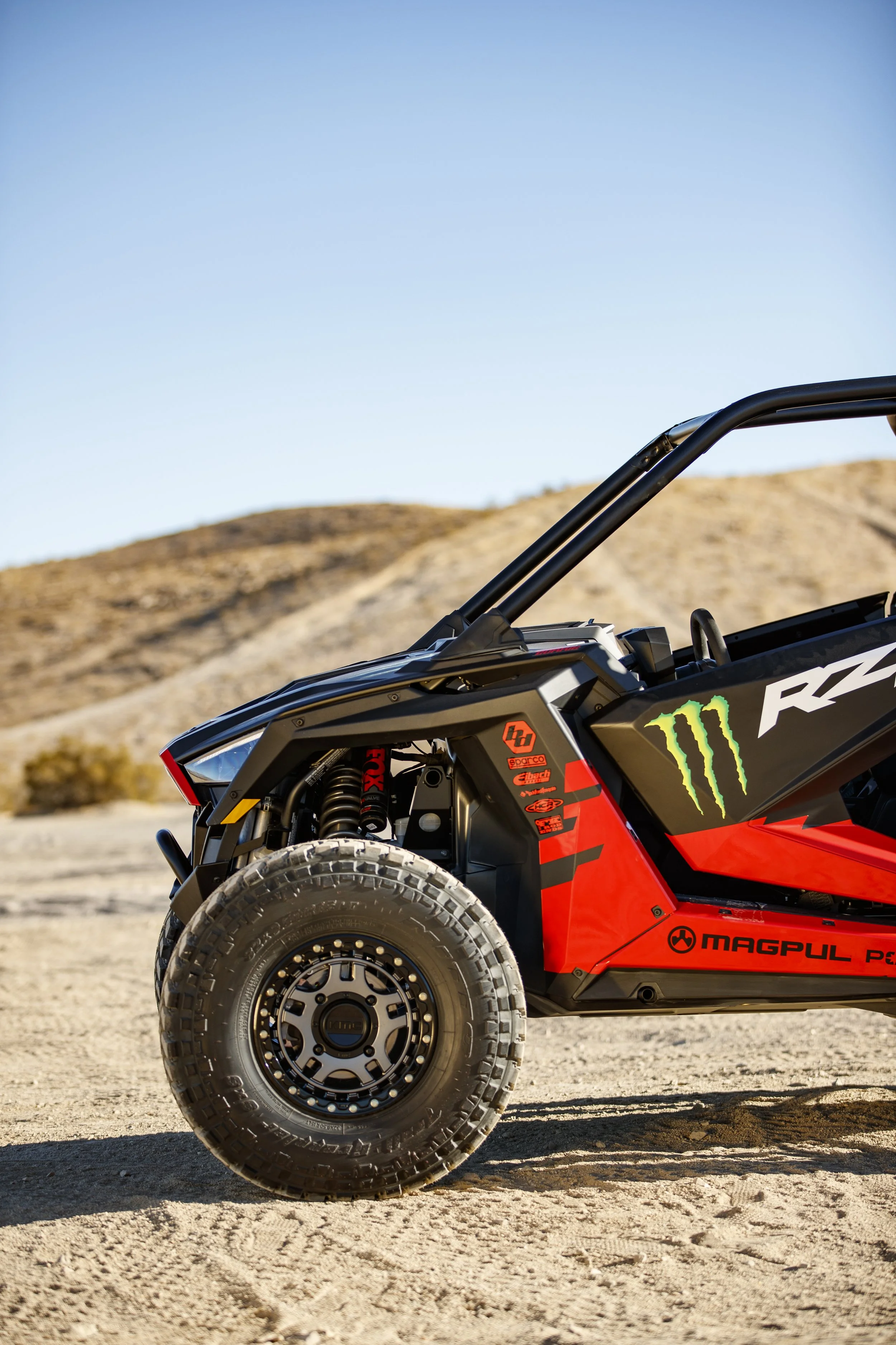 12_19_CaseyCurrie_PolarisRZR_Unveil_DesertPhotos_NoCrop_013.jpg
