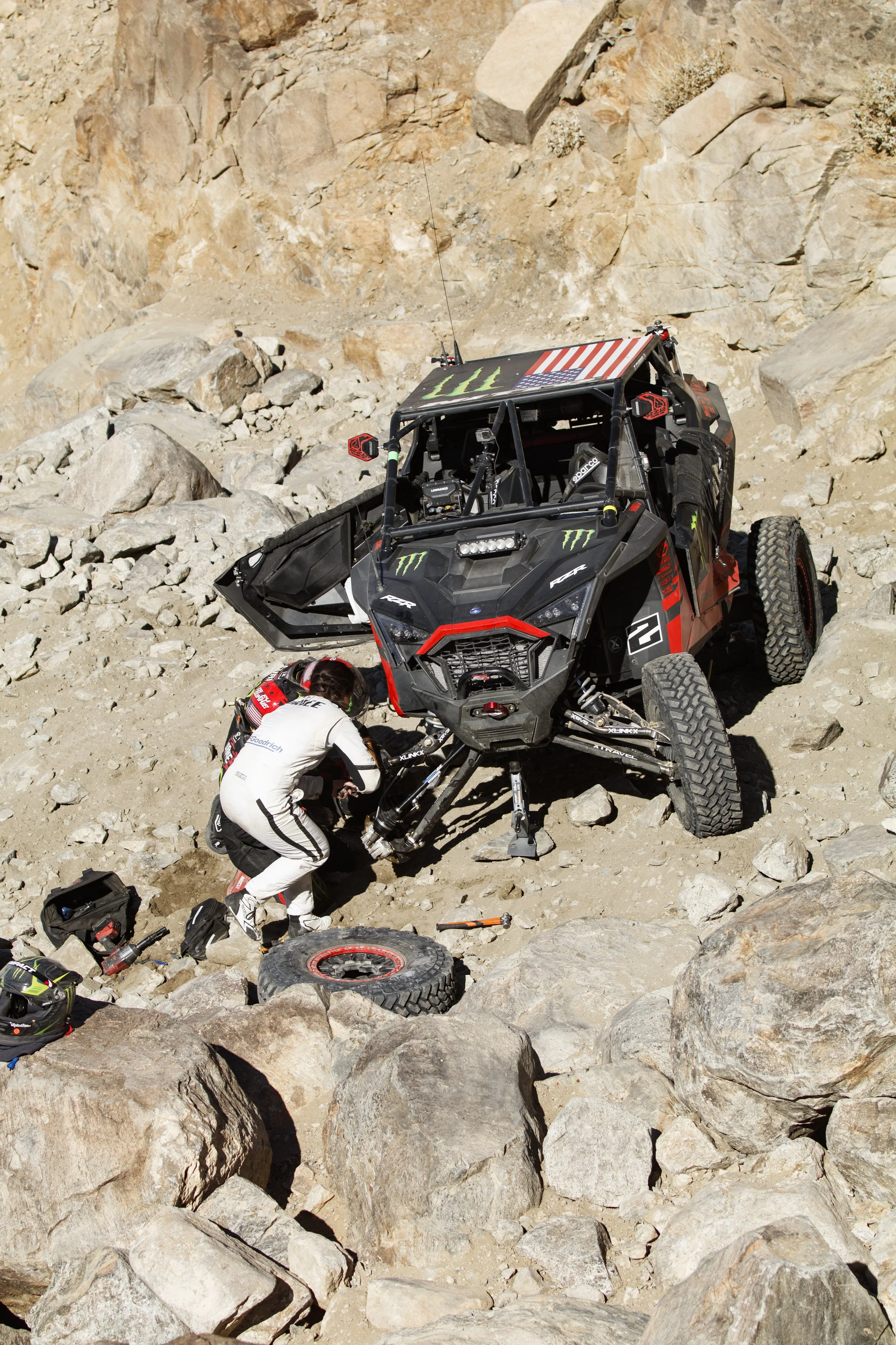 2_4_CaseyCurrie_KingOfHammers_UTVRace_PolarisRZRProXP_NoCrop_022.jpg