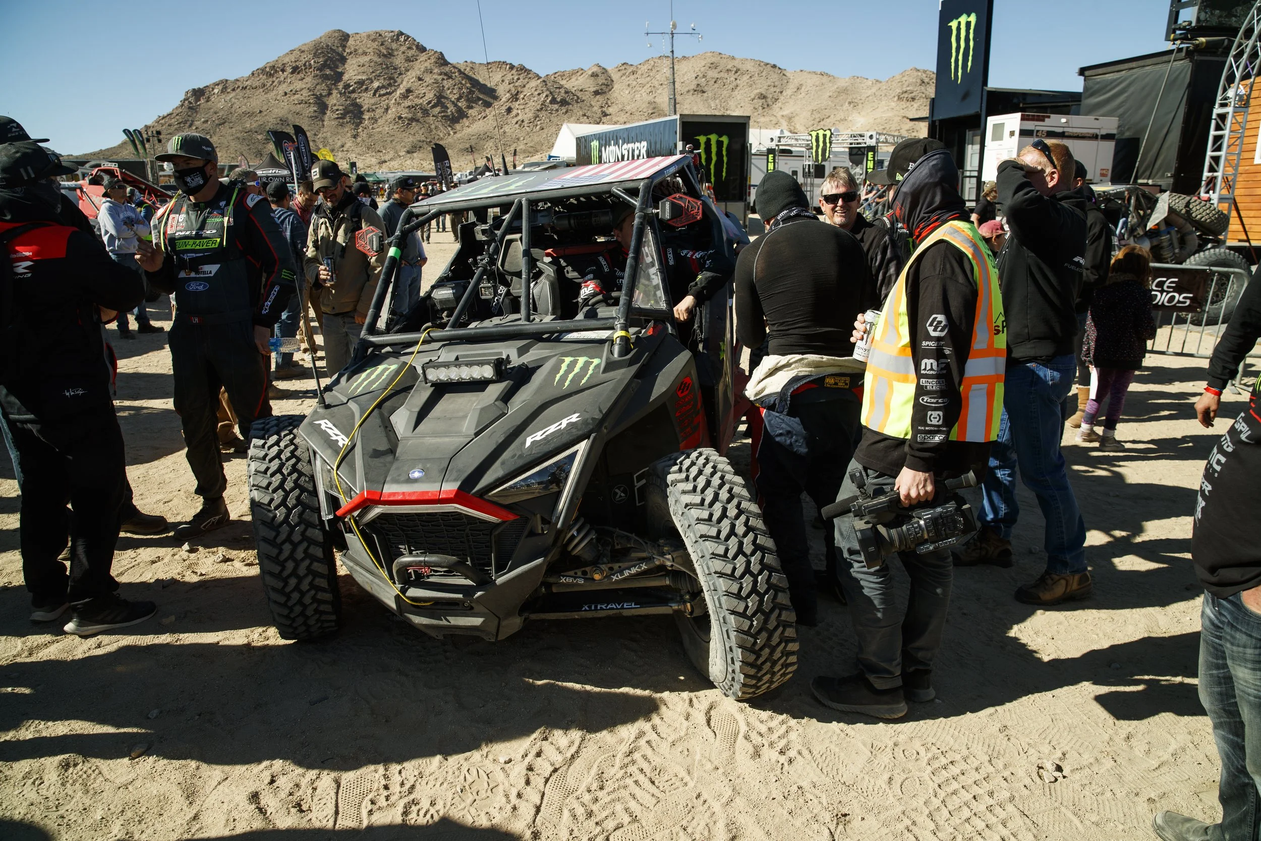 2_4_CaseyCurrie_KingOfHammers_UTVRace_PolarisRZRProXP_NoCrop_032.jpg