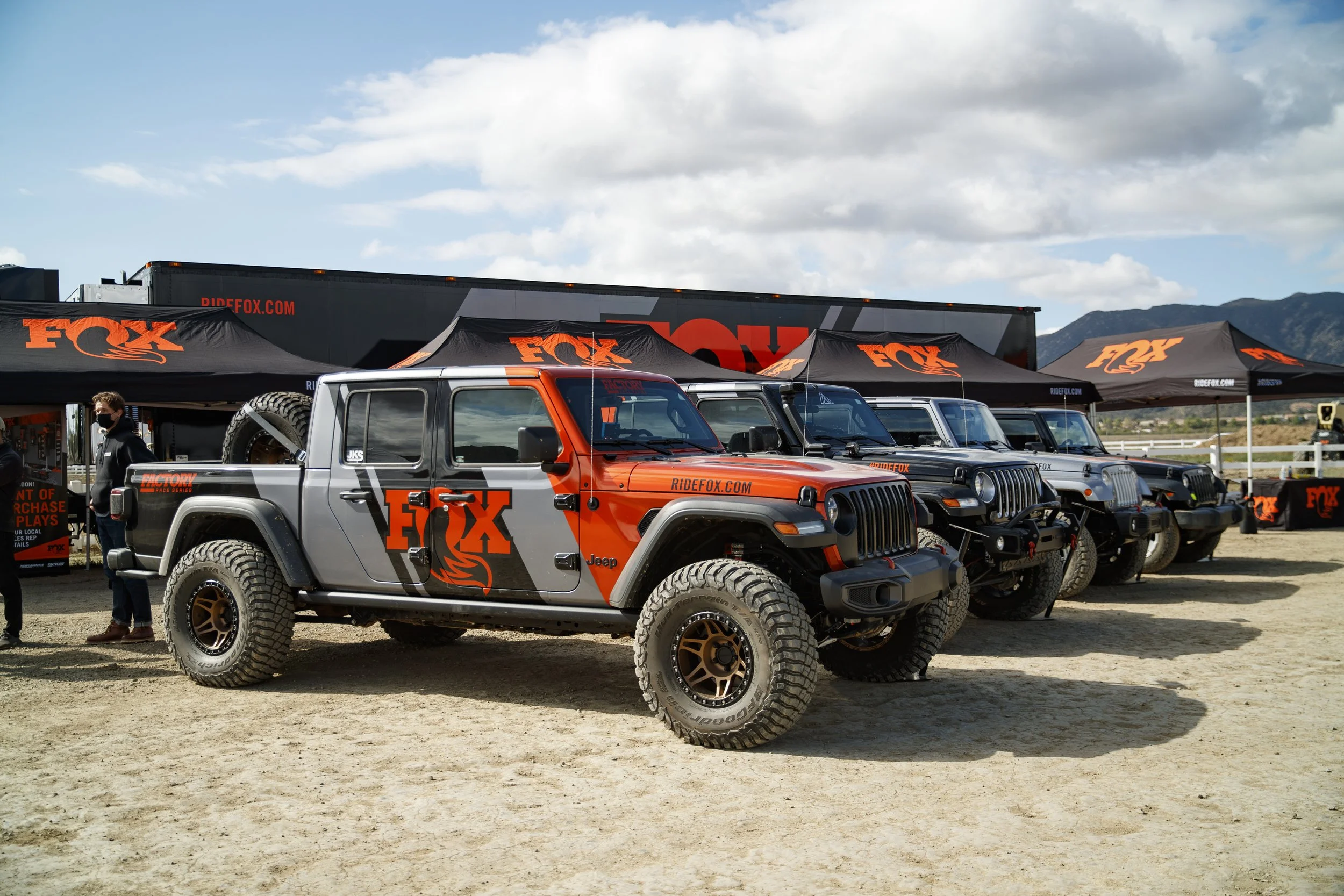 4_27_CaseyCurrie_FoxExperience_LakeElsinoreCA_NoCrop_002.jpg
