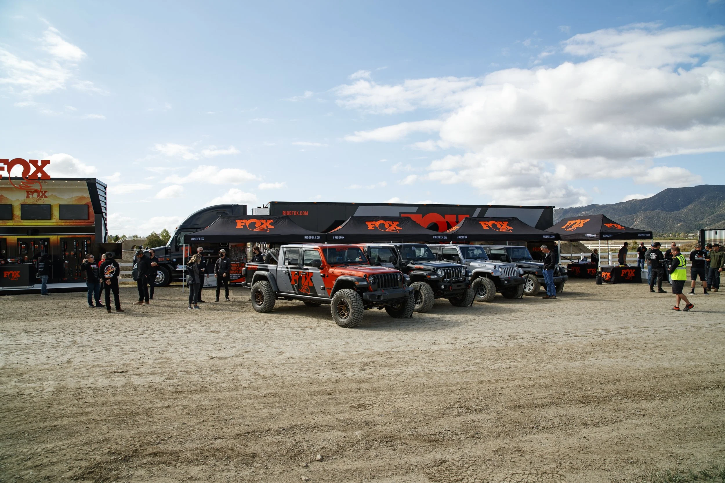 4_27_CaseyCurrie_FoxExperience_LakeElsinoreCA_NoCrop_001.jpg
