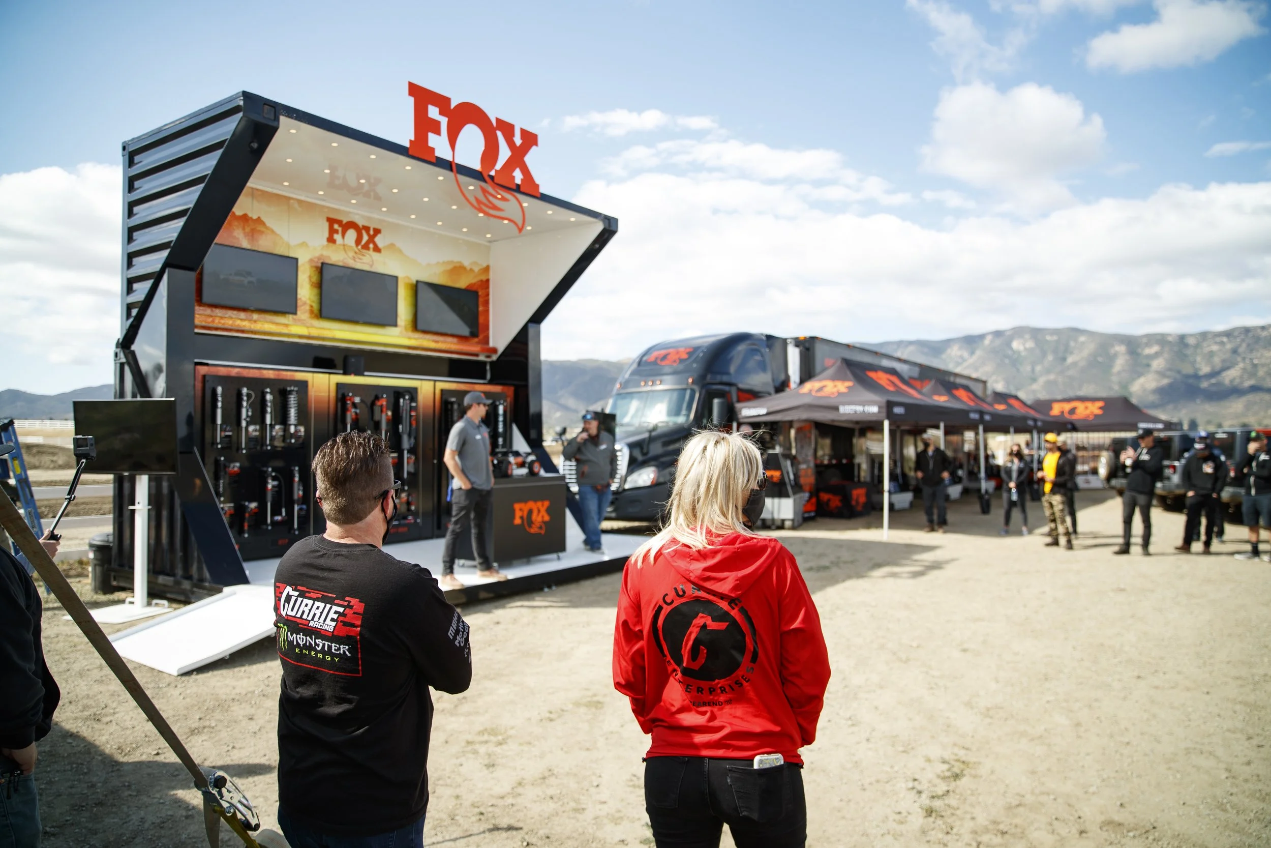 4_27_CaseyCurrie_FoxExperience_LakeElsinoreCA_NoCrop_004.jpg