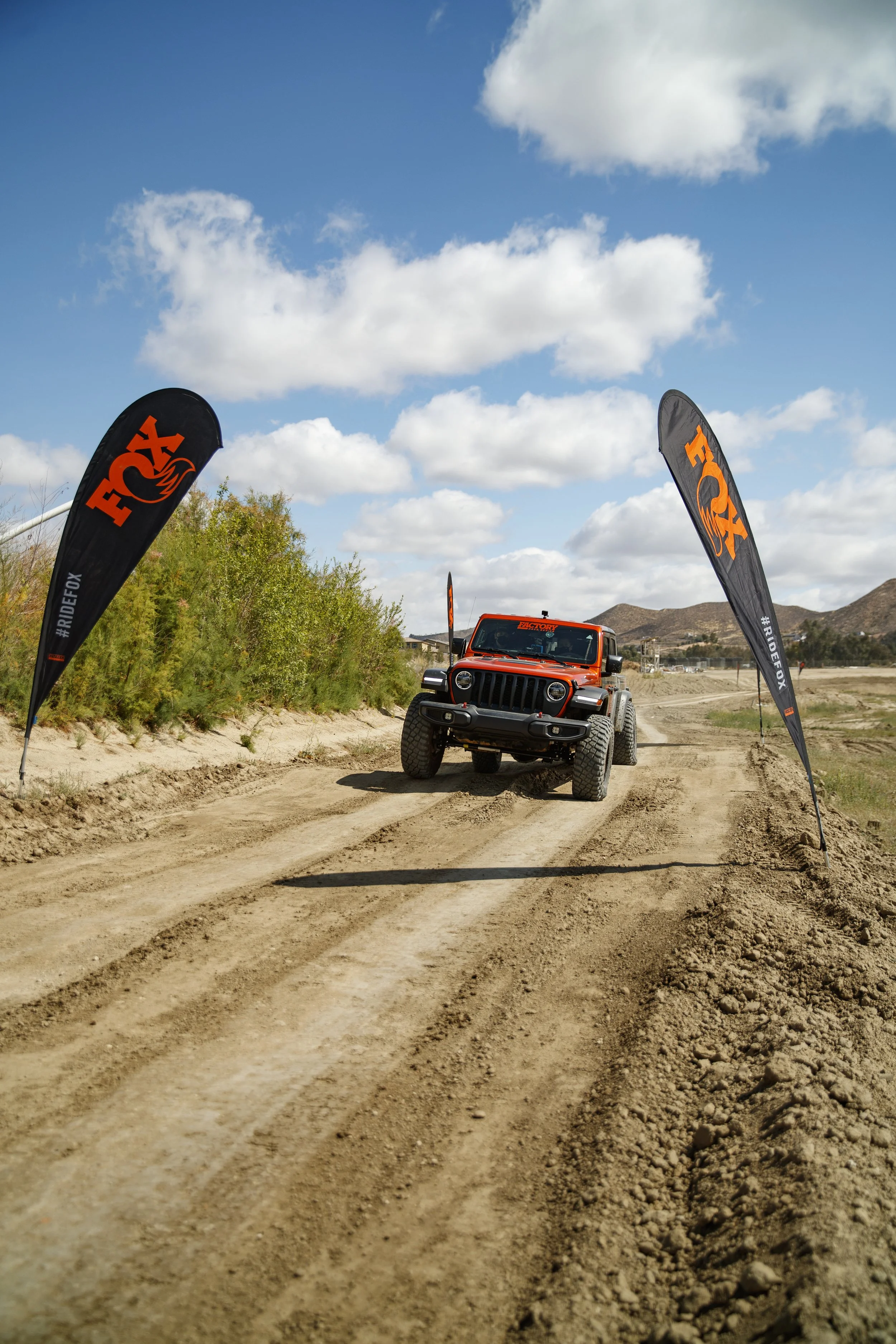 4_27_CaseyCurrie_FoxExperience_LakeElsinoreCA_NoCrop_009.jpg