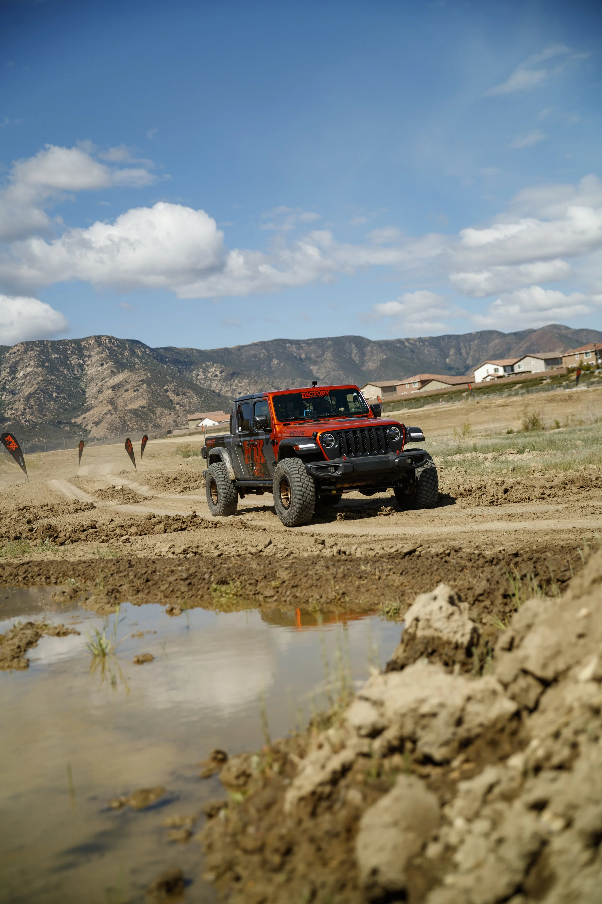 4_27_CaseyCurrie_FoxExperience_LakeElsinoreCA_NoCrop_015.jpg