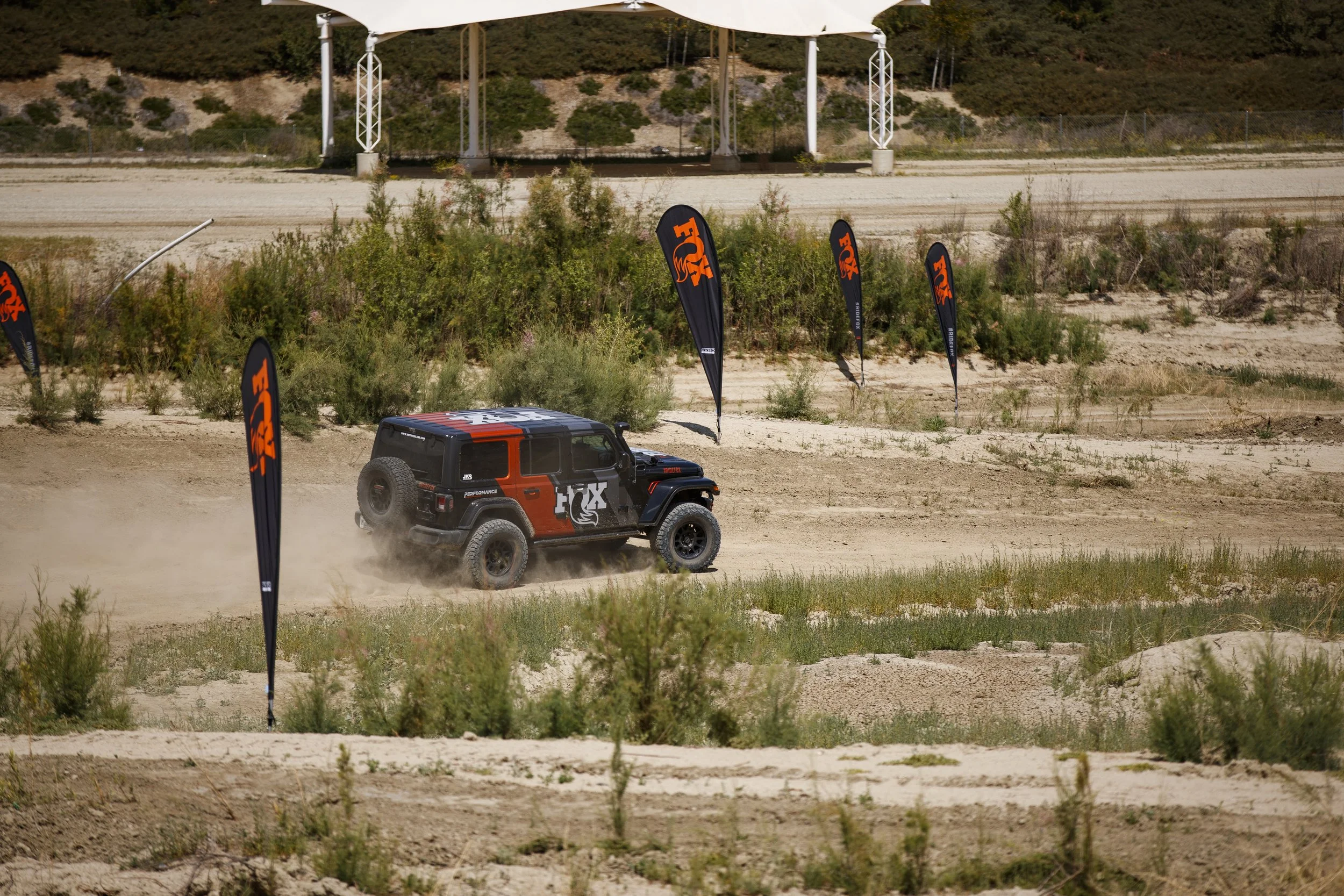 4_27_CaseyCurrie_FoxExperience_LakeElsinoreCA_NoCrop_017.jpg