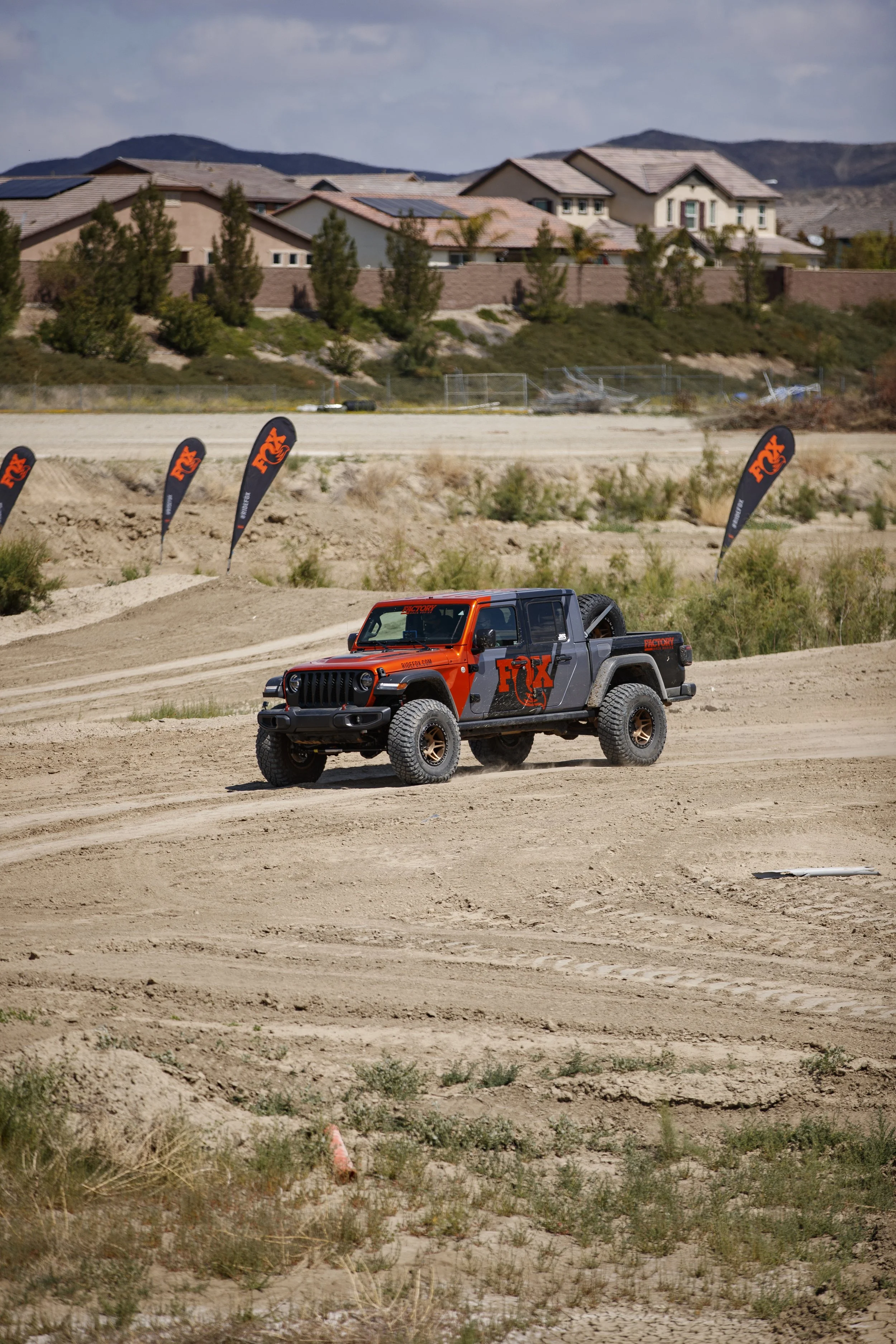 4_27_CaseyCurrie_FoxExperience_LakeElsinoreCA_NoCrop_025.jpg