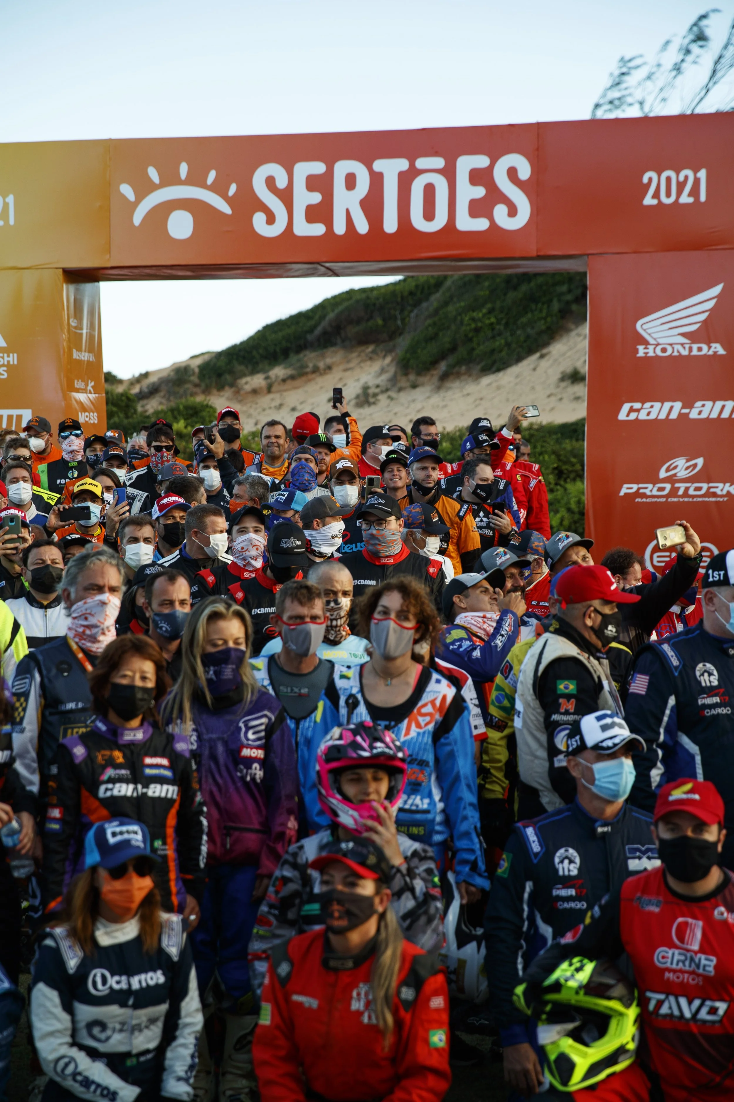 8_13_CaseyCurrie_SertoesRally_Brazil_PolarisRZR_Prologue_NoCrop_006.jpg