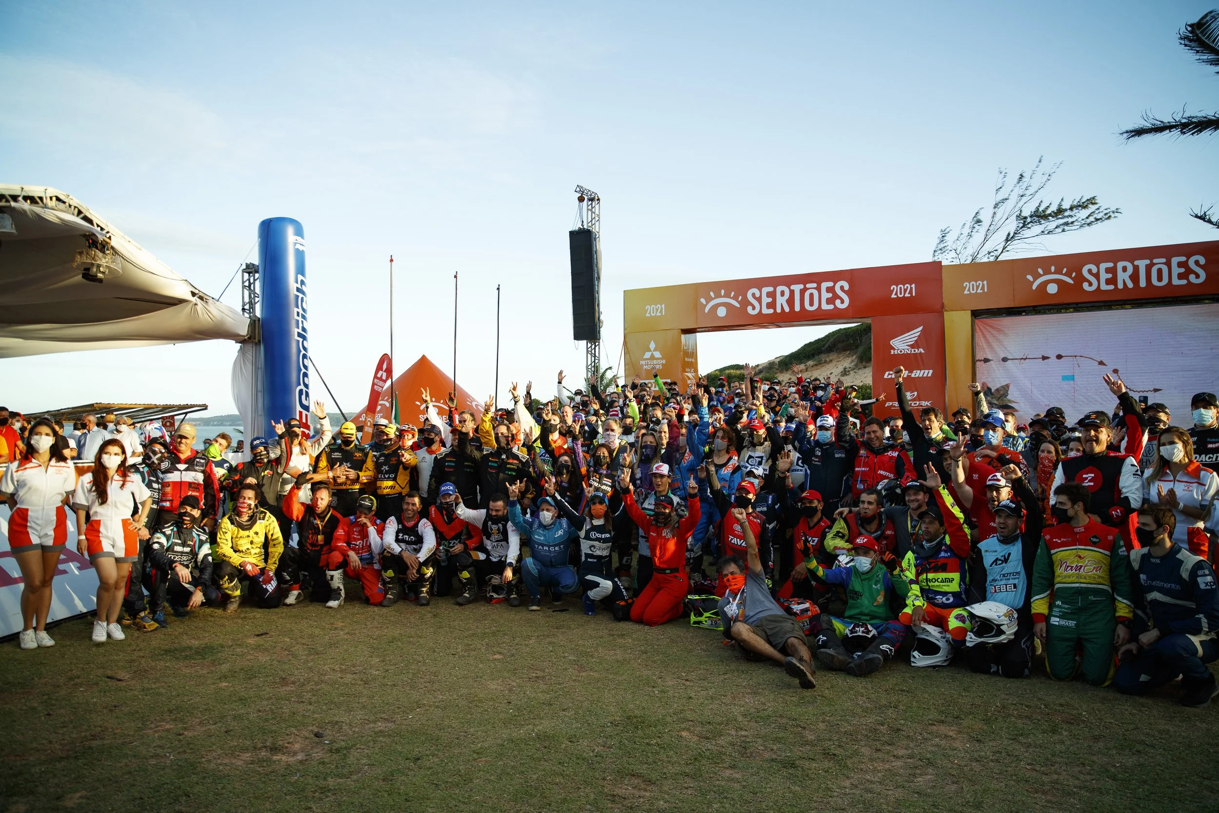 8_13_CaseyCurrie_SertoesRally_Brazil_PolarisRZR_Prologue_NoCrop_008.jpg