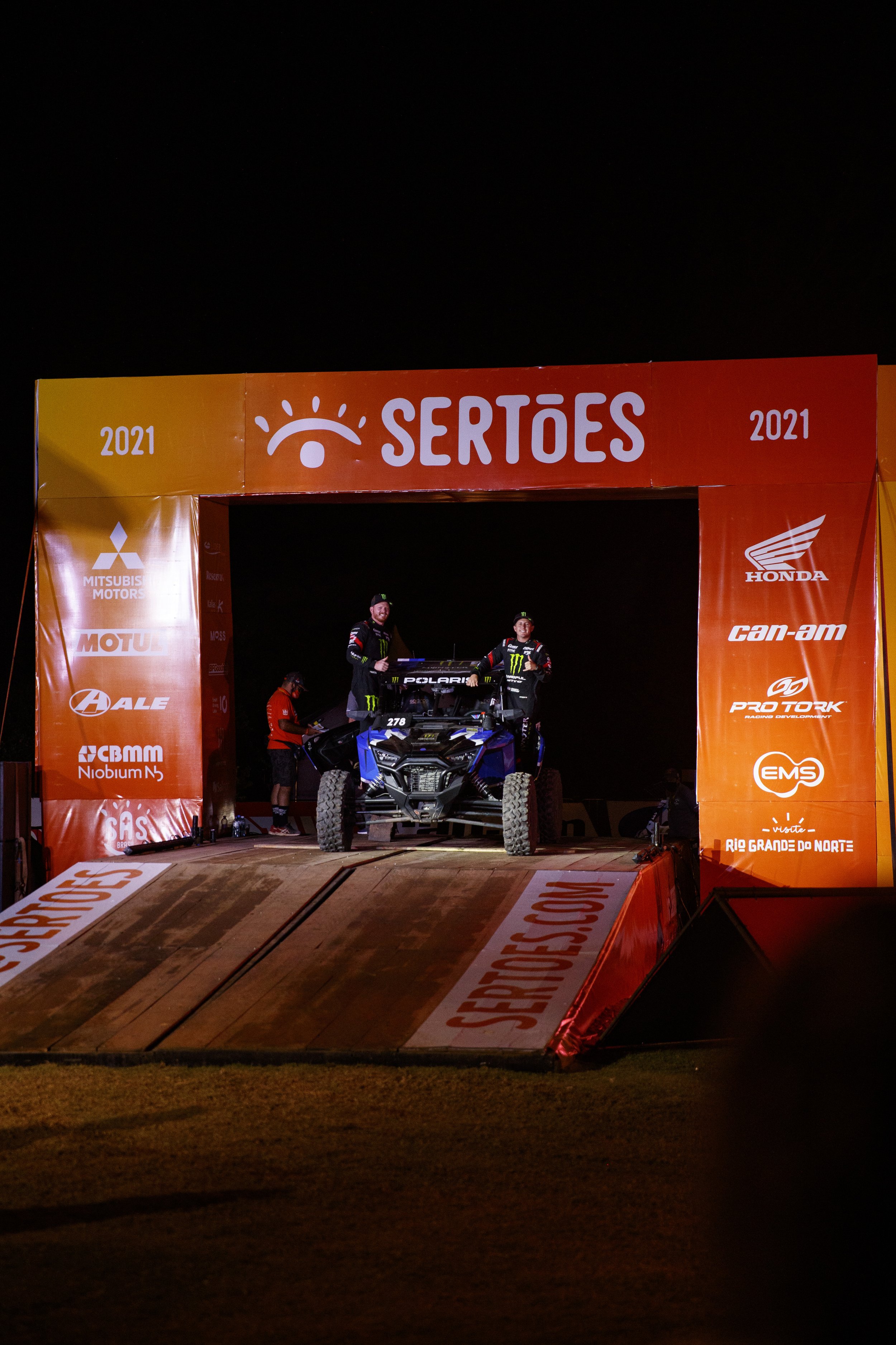 8_13_CaseyCurrie_SertoesRally_Brazil_PolarisRZR_Prologue_NoCrop_012.jpg