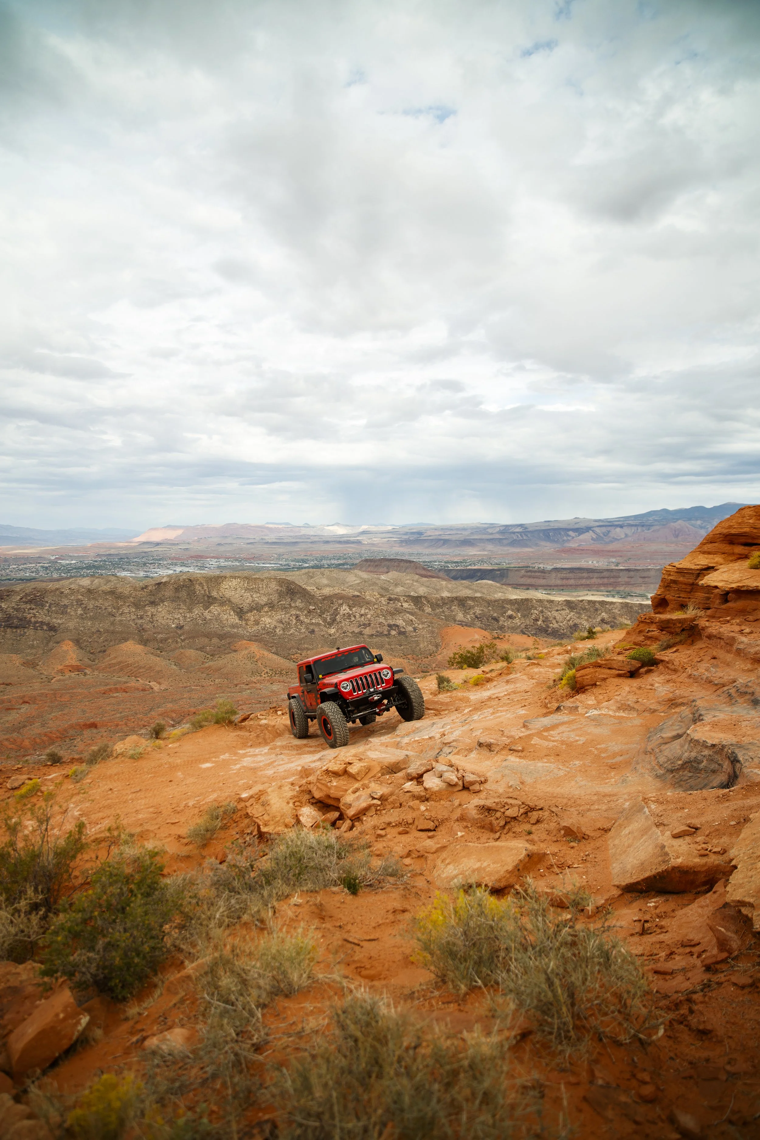 10_6CaseyCurrie_TrailHero_SandHollow_CurrieJeepJT_NoCrop_001.jpg