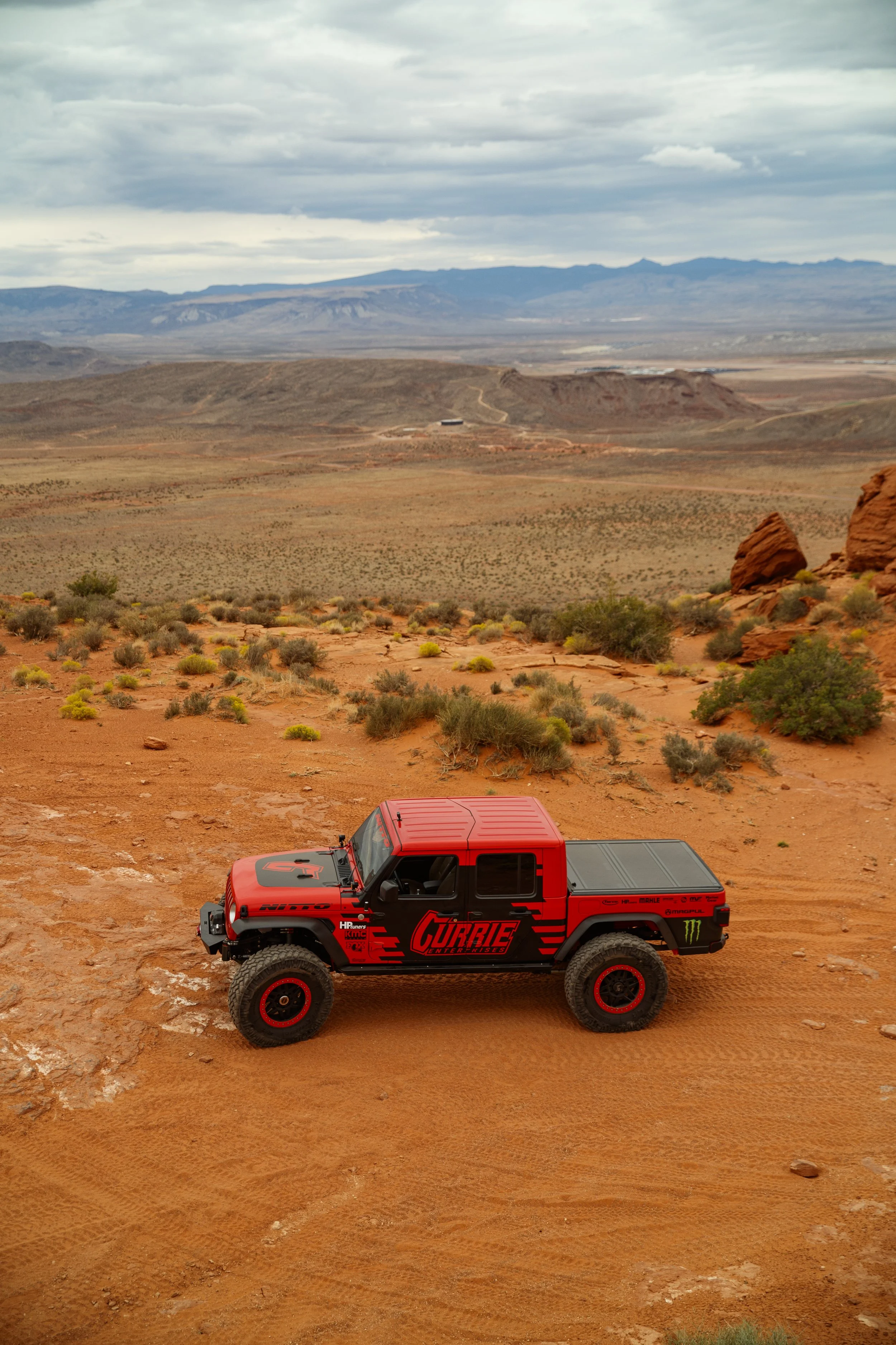 10_6CaseyCurrie_TrailHero_SandHollow_CurrieJeepJT_NoCrop_004.jpg