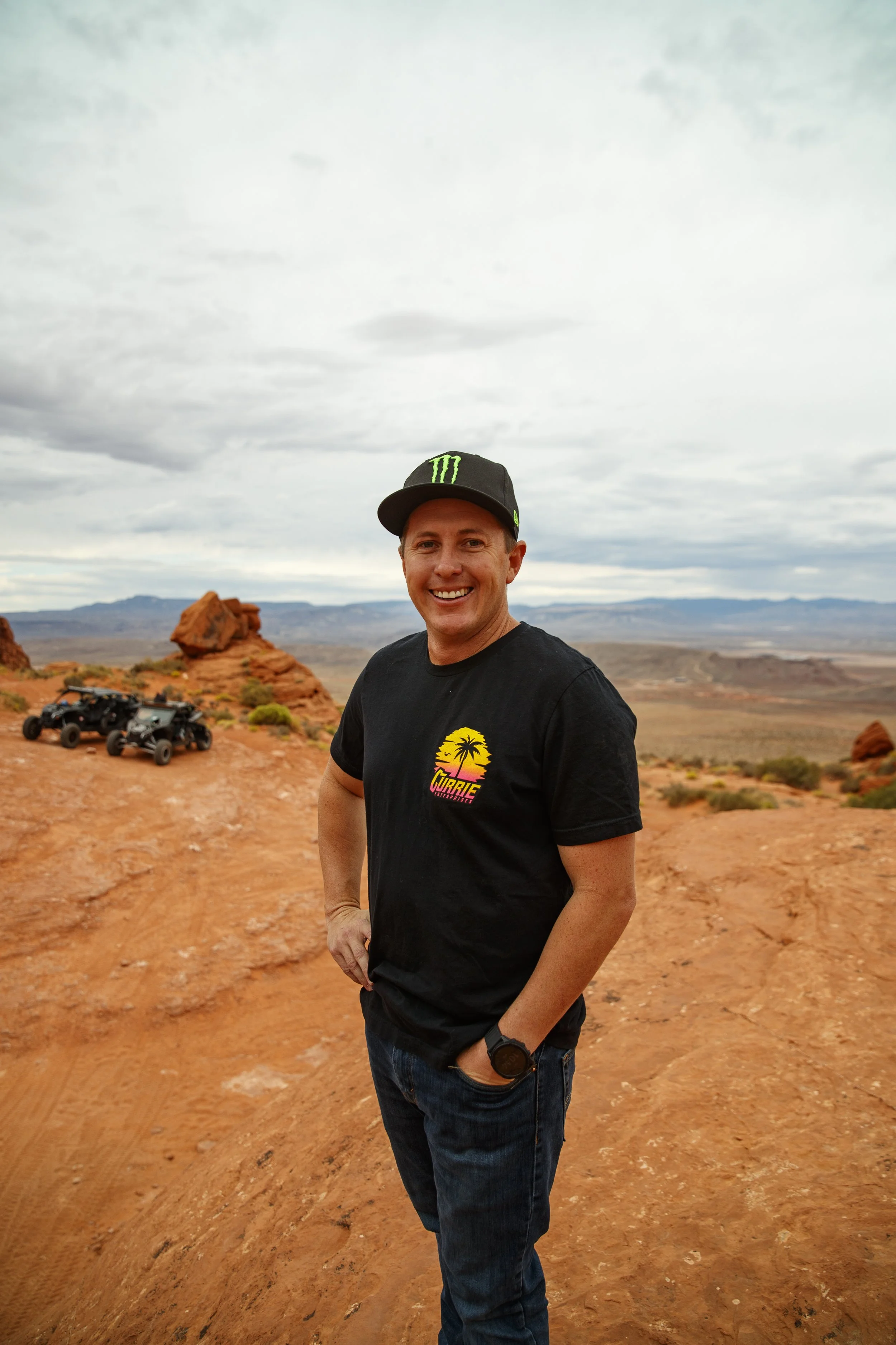 10_6CaseyCurrie_TrailHero_SandHollow_Lifestyle_NoCrop_002.jpg