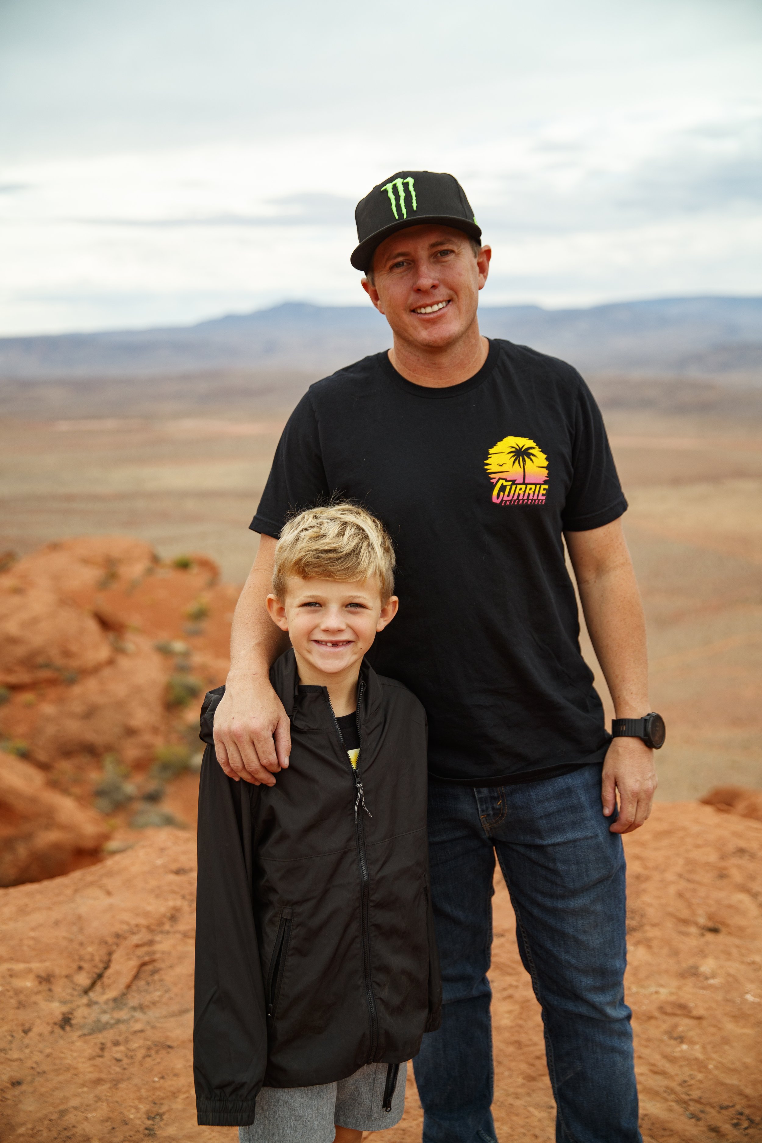 10_6CaseyCurrie_TrailHero_SandHollow_Lifestyle_NoCrop_003.jpg
