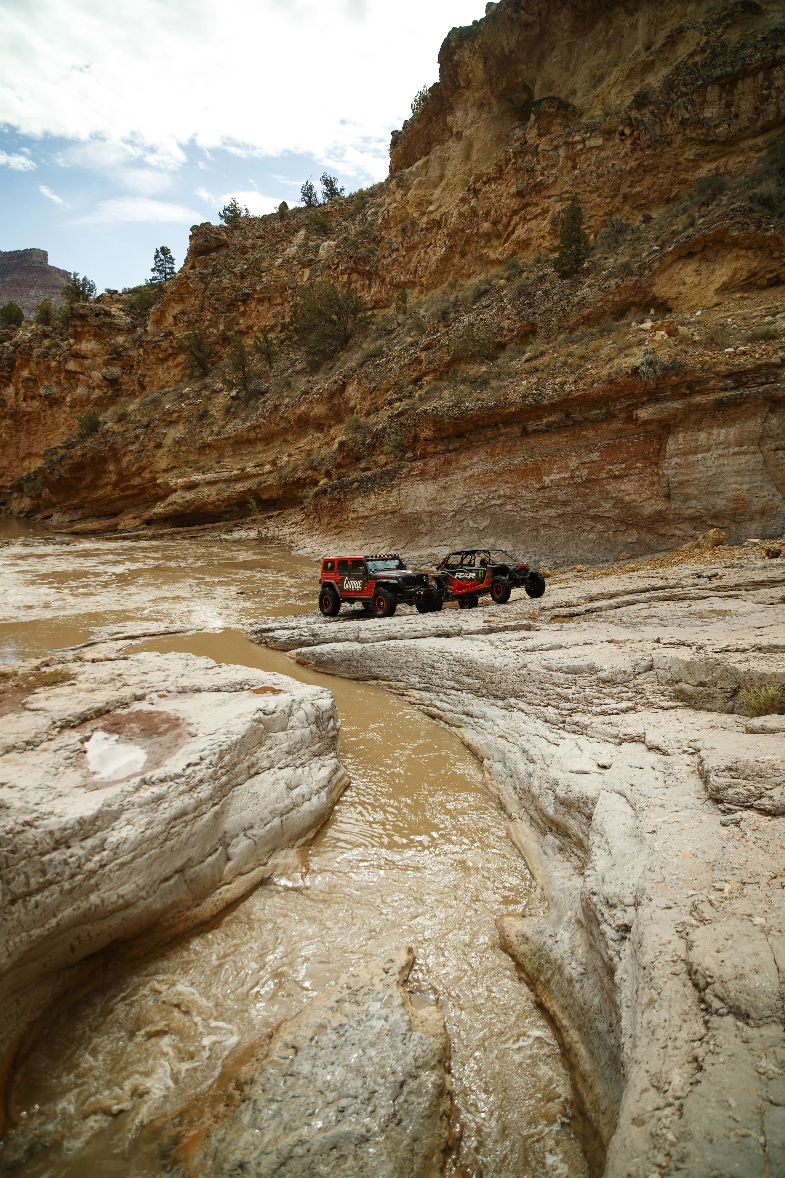 10_6CaseyCurrie_TrailHero_SandHollow_Lifestyle_NoCrop_009.jpg