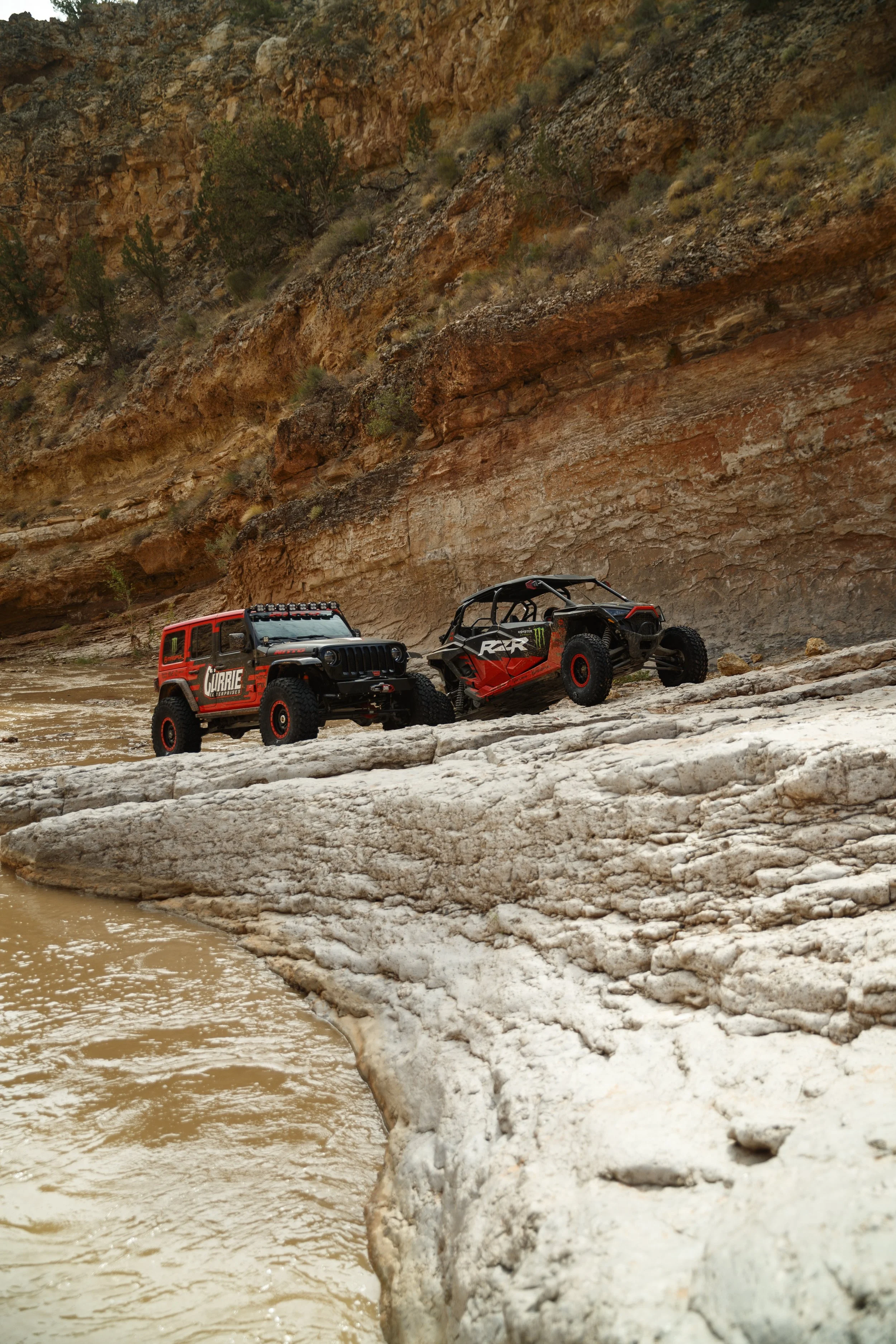 10_6CaseyCurrie_TrailHero_SandHollow_Lifestyle_NoCrop_010.jpg